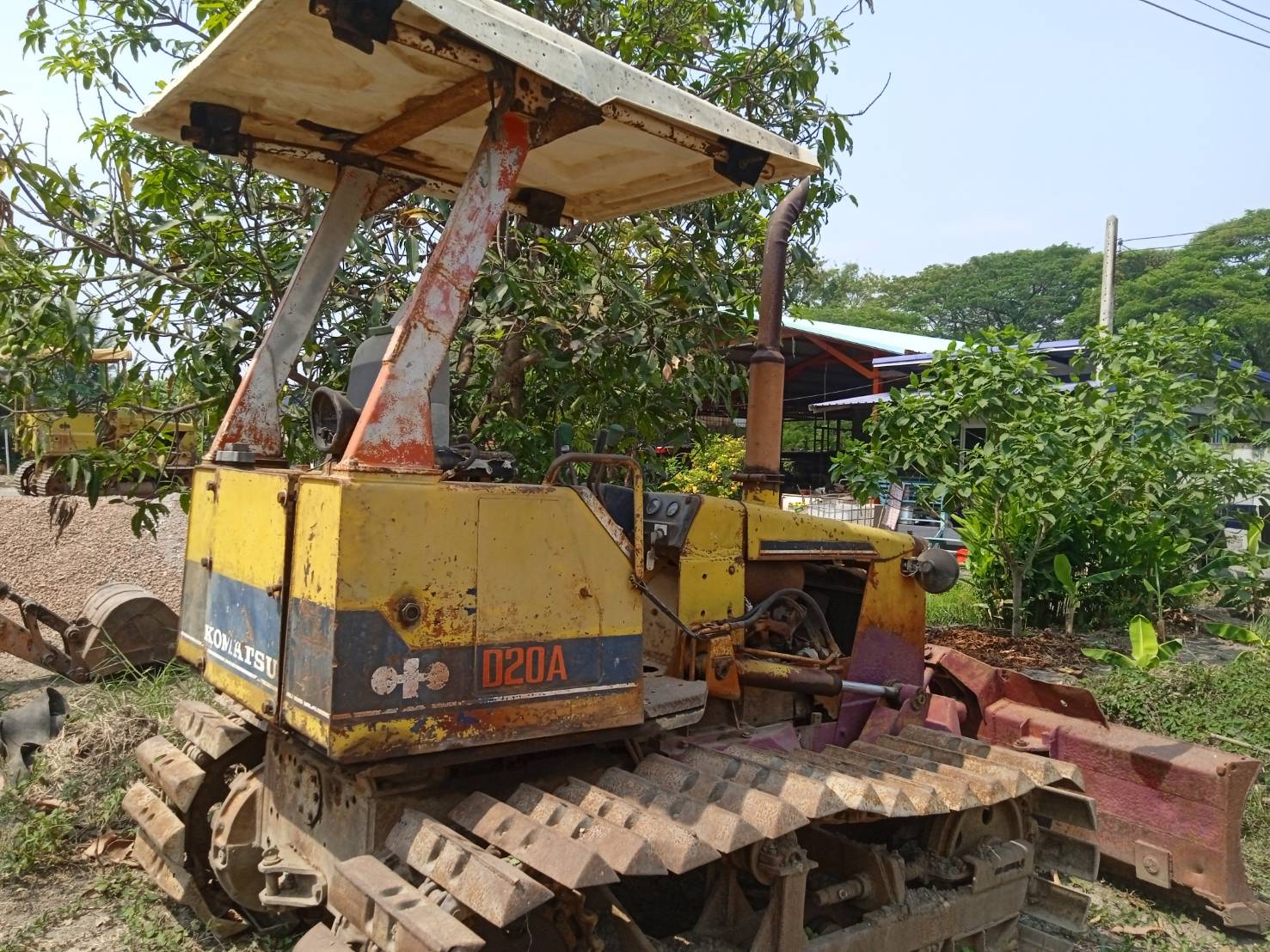 ขายแทรกเตอร์komatsu  D20p-6ตีนเป็ด รถใช้งานได้ ใบมีดสไล้ ราคา220,000บ.