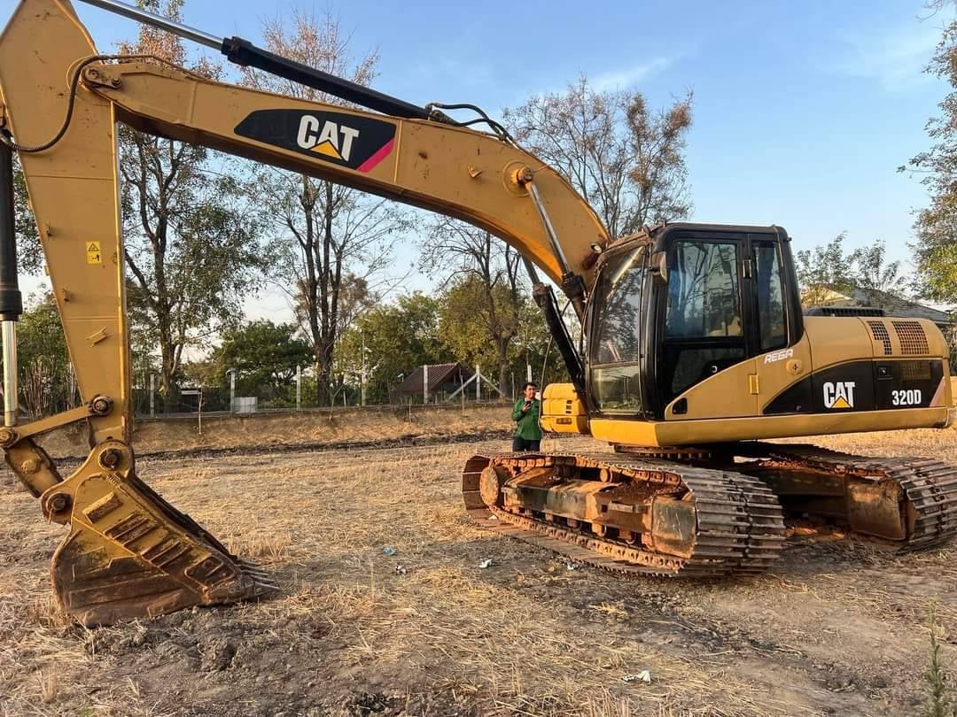 ขายแม็คโครcaterpillar 320Dมีทะเบียน ใช้งานดีราคา5.5แสน