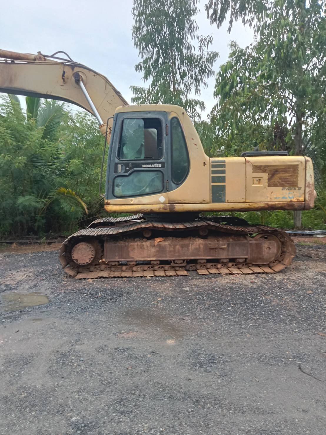 ขายรถแม็คโครkomatsu pc200-6ใช้งานดี ใบซื้อขายราคา3.5แสน