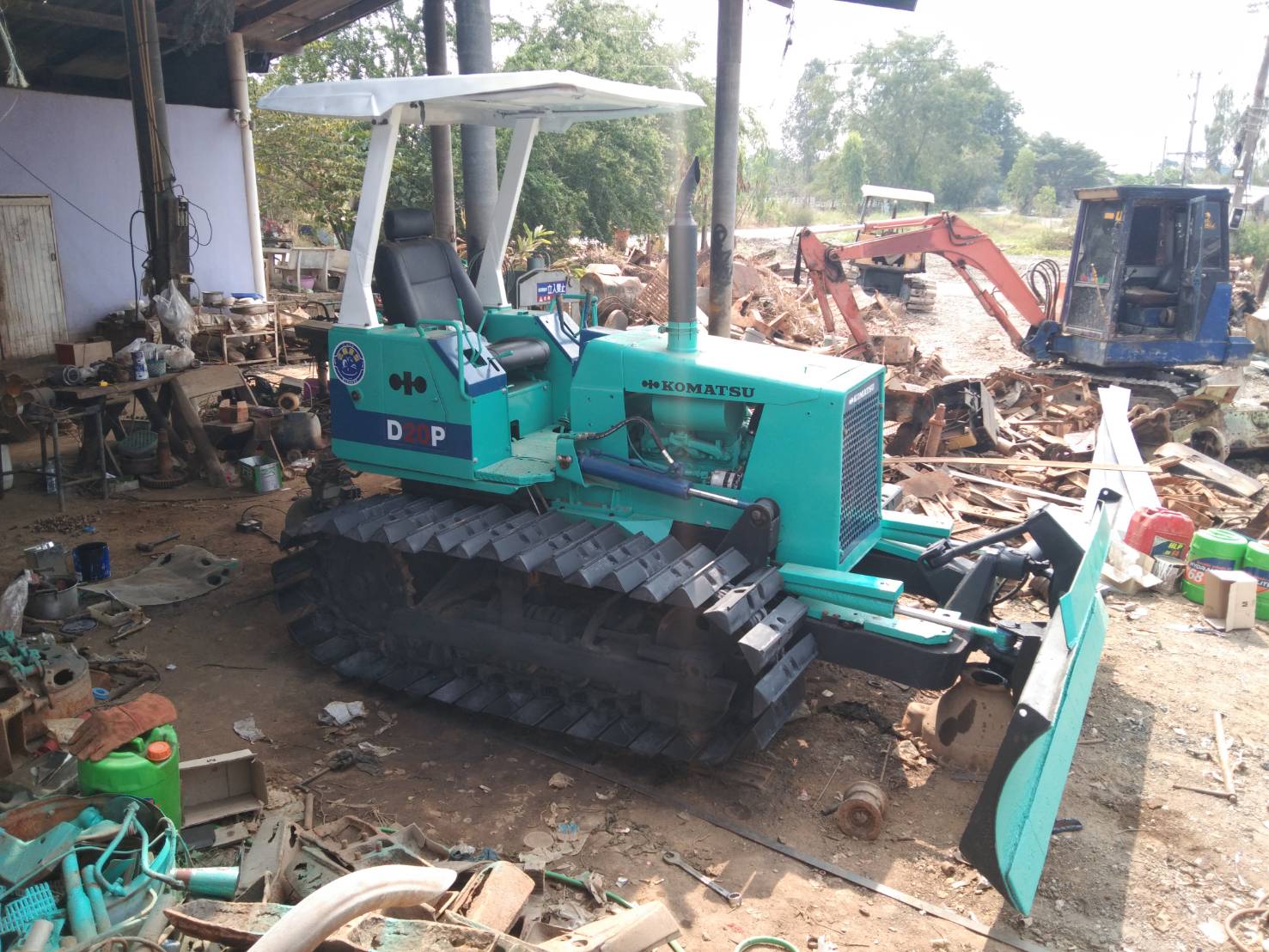 ขายแทรกเตอร์komatsu D20P-6 ตีนเป็ด ใช้งานได้ปกติราคา230,000บ.