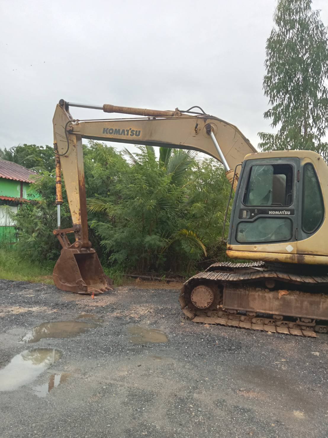 ขายรถแม็คโครkomatsu pc200-6ใช้งานดี ใบซื้อขายราคา3.5แสน