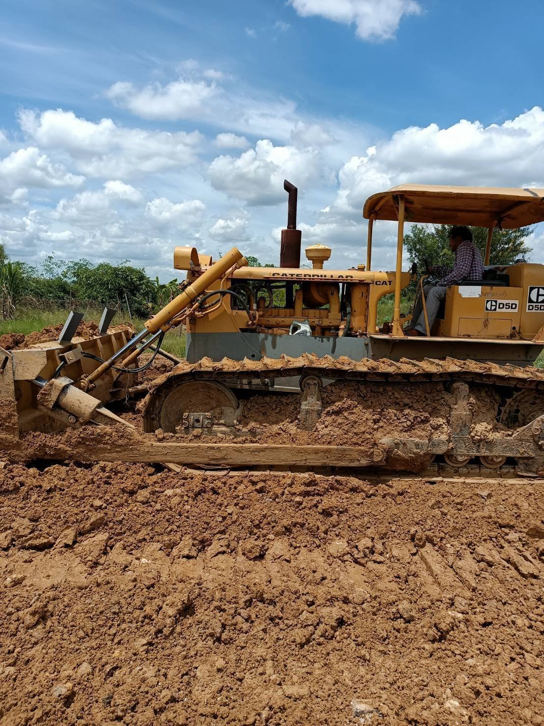 ขายแทรกเตอร์caterpillar  D5D ฮาฟตีนเป็ด รถสภาพดี ทำงานดี ใช้งานปกติ ราคา 350,000บ.