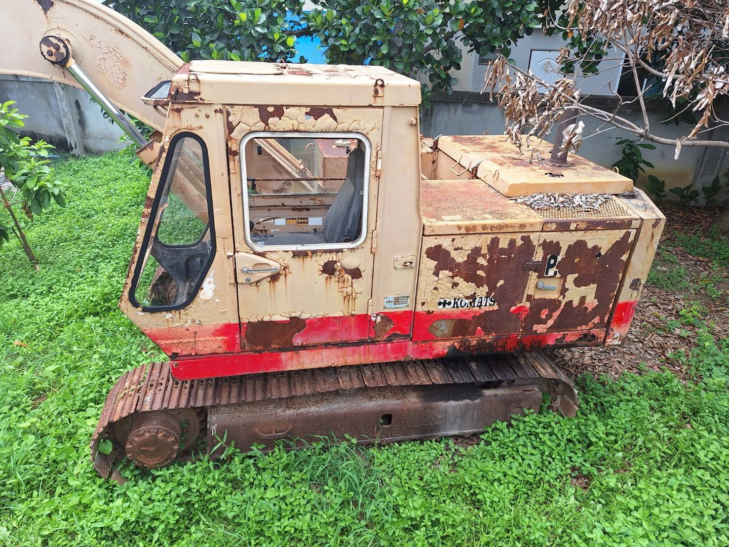 ขายรถแม็คโครkomatsu pc120-2ใช้งานได้ ใบซื้อvาย ราคาถูก2.3แสน