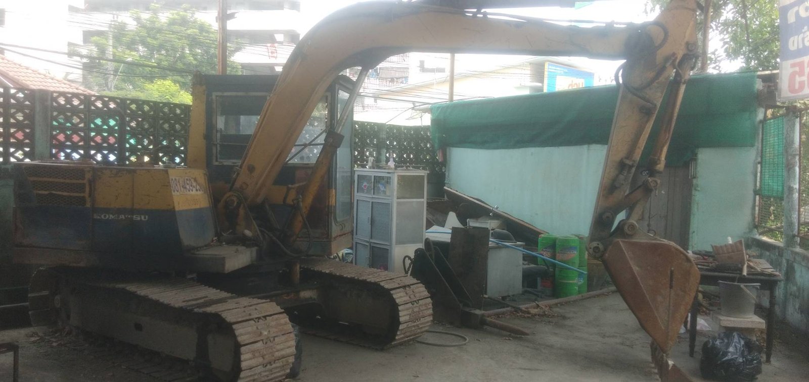ขายแม็คโครkomatsu pc60-3พร้อมหัวเจาะ ใช้งานปกติ ราคา290,000บ.