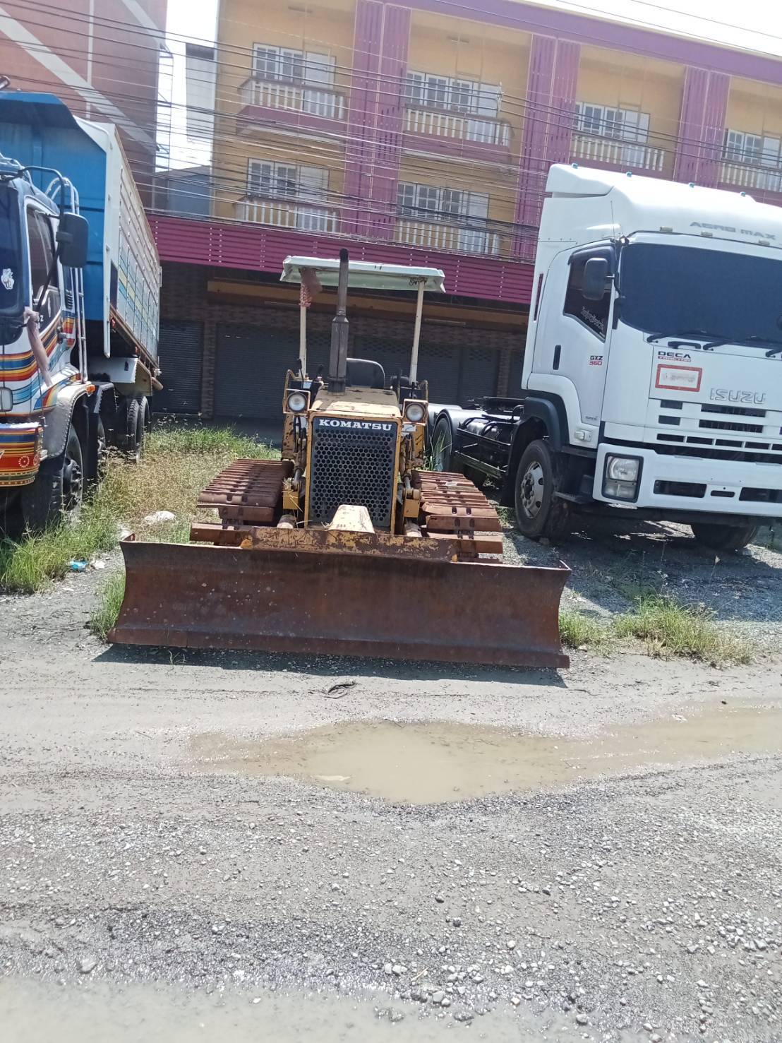 ขายแทรกเตอร์komatsu D20p-6ตีนเป็ด  ใบมีดสไล  ใช้งานได้ปกติ  เกียรตัดราคา260,000บ.