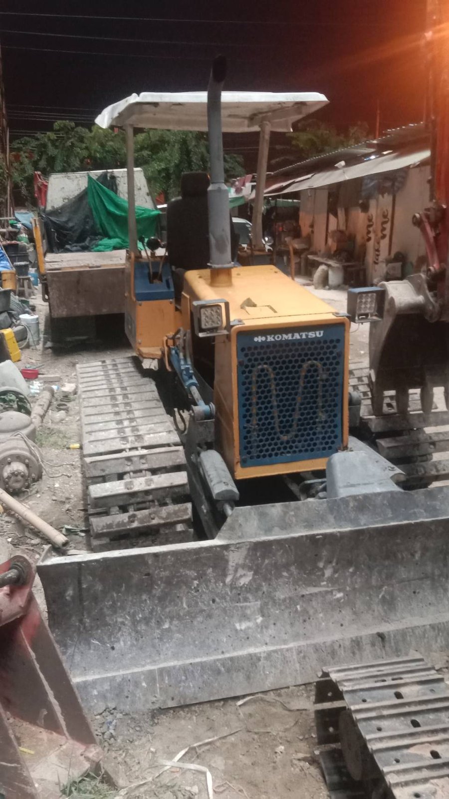 ขายแทรกเตอร์komatsu D20p-6 ตีนเป็ด ใบมีดสไล้ ใช้งานปกติ ราคา180,000ย.