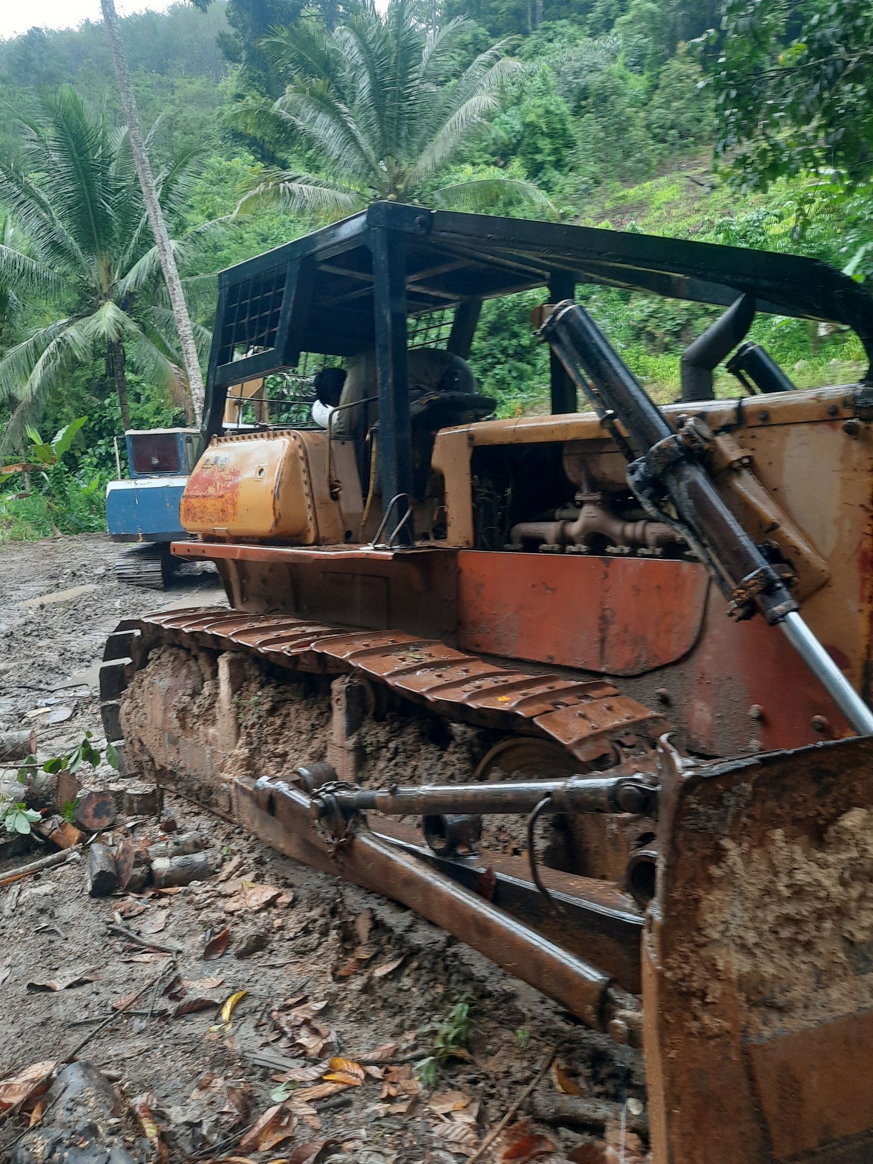 ขายแทรกเตอร์komatsu d60a ตีนไก่ รถทำงานดีใช้งานดีปกติขายถูกราคา350,000บ. ขายแทรกเตอร์komatsu d60a ตีนไก่ รถทำงานดีใช้งานดีปกติขายถูกราคา350,000บ.