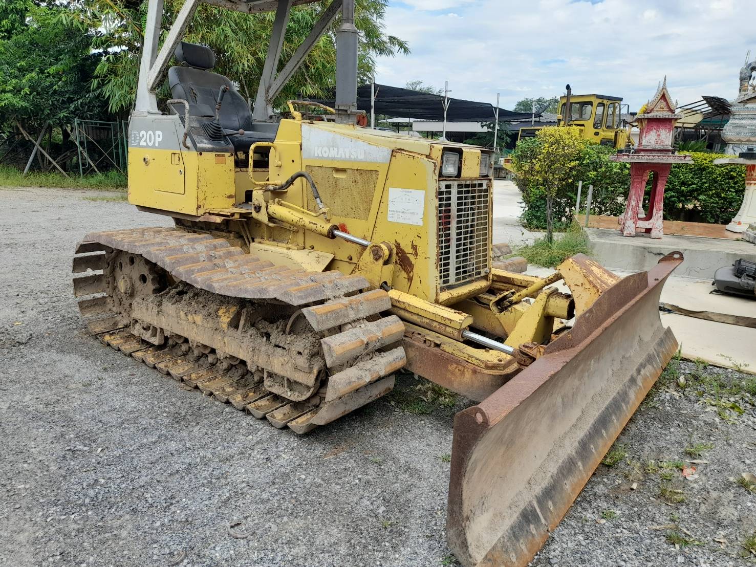 ขาย แทรกเตอร์komatsu D20p-7ตีนเป็ดรถใช้งานได้ดีปกติ ราคา290,000บ.