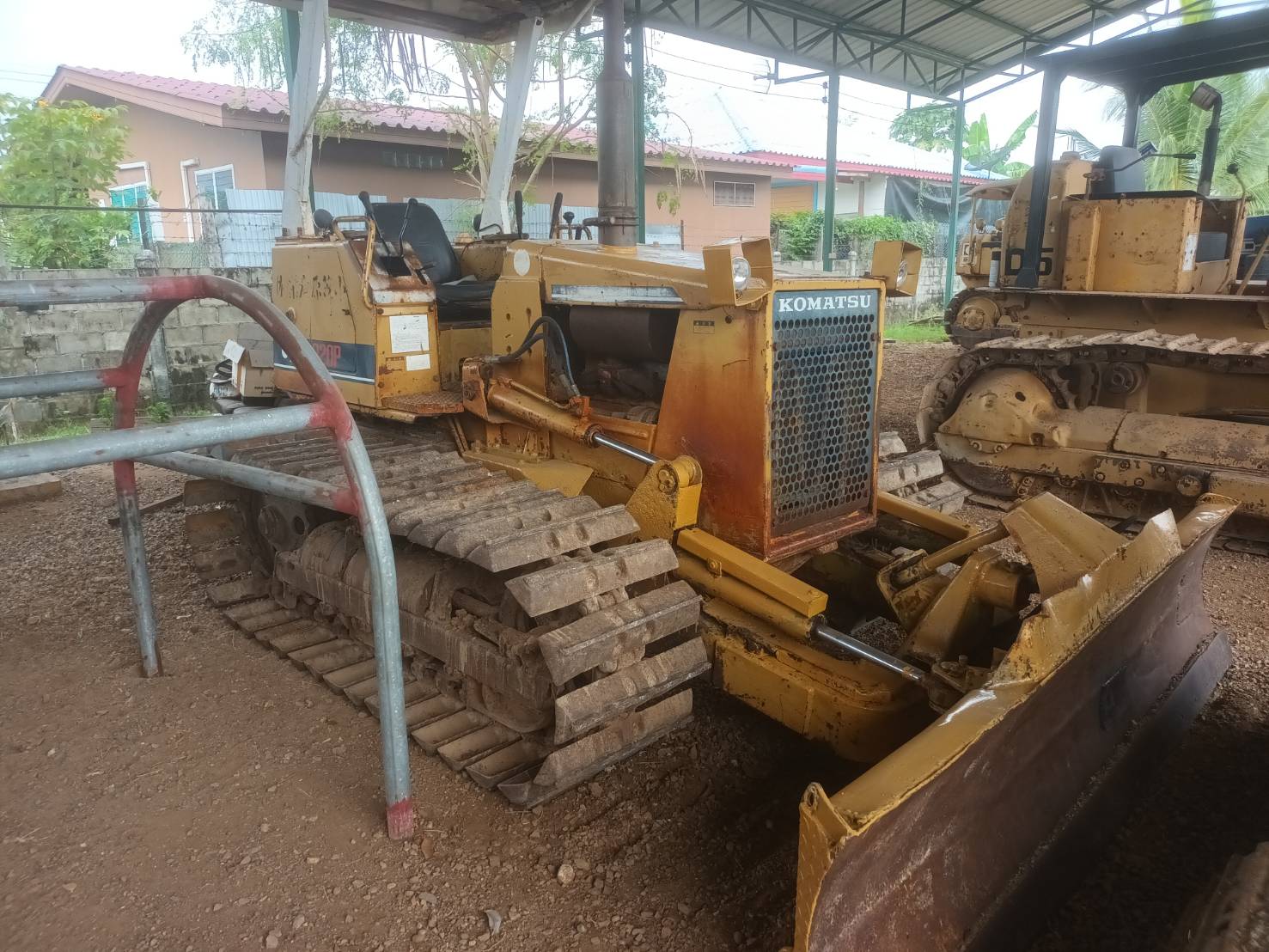 ขายแทรกเตอร์komatsu D20p-6ตีนเป็ด ใบมีดสไล รถสวยพร้อมดัน เก่าjapanราคา260,000บ.