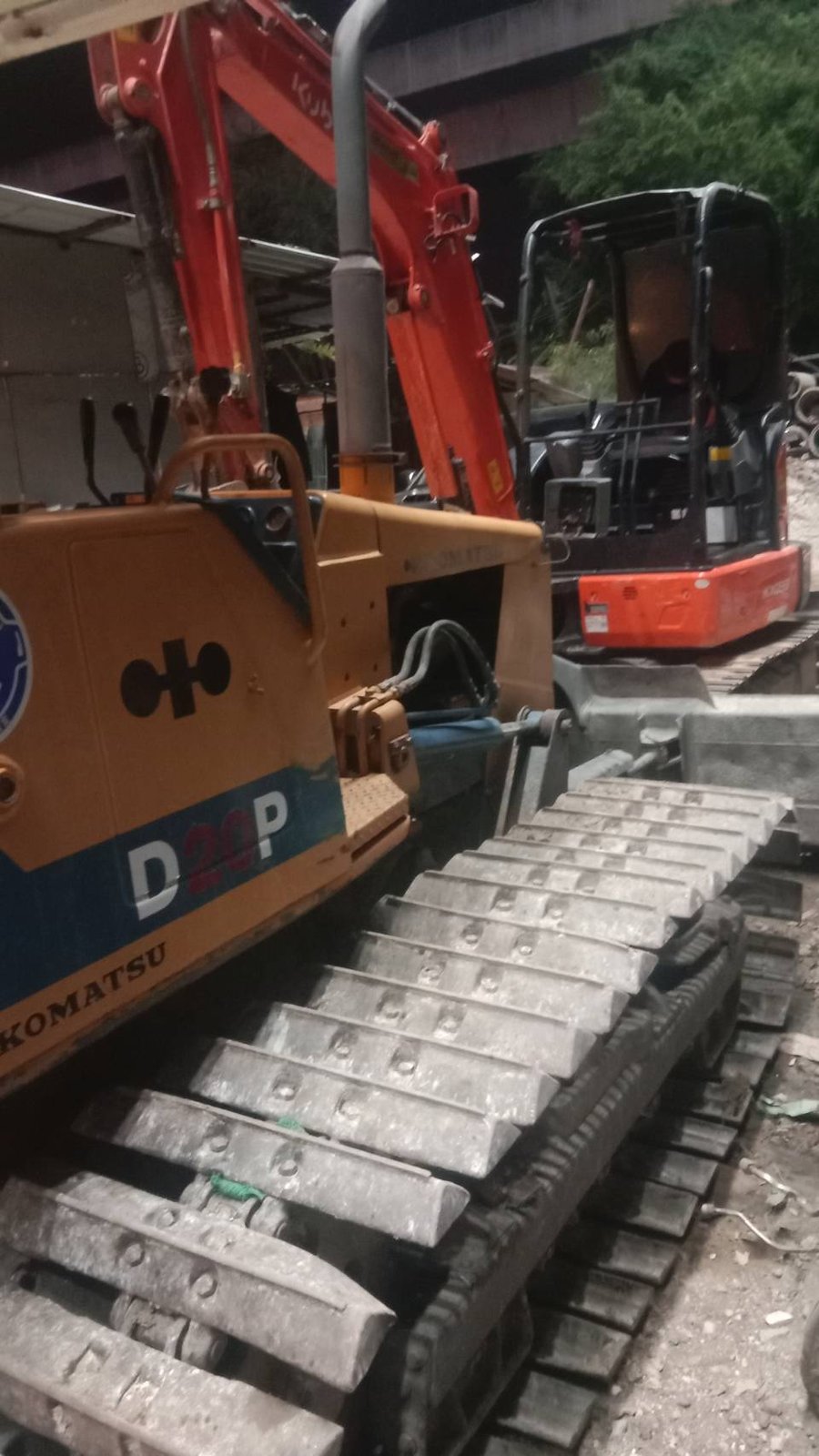 ขายแทรกเตอร์komatsu D20p-6 ตีนเป็ด ใบมีดสไล้ ใช้งานปกติ ราคา180,000ย.