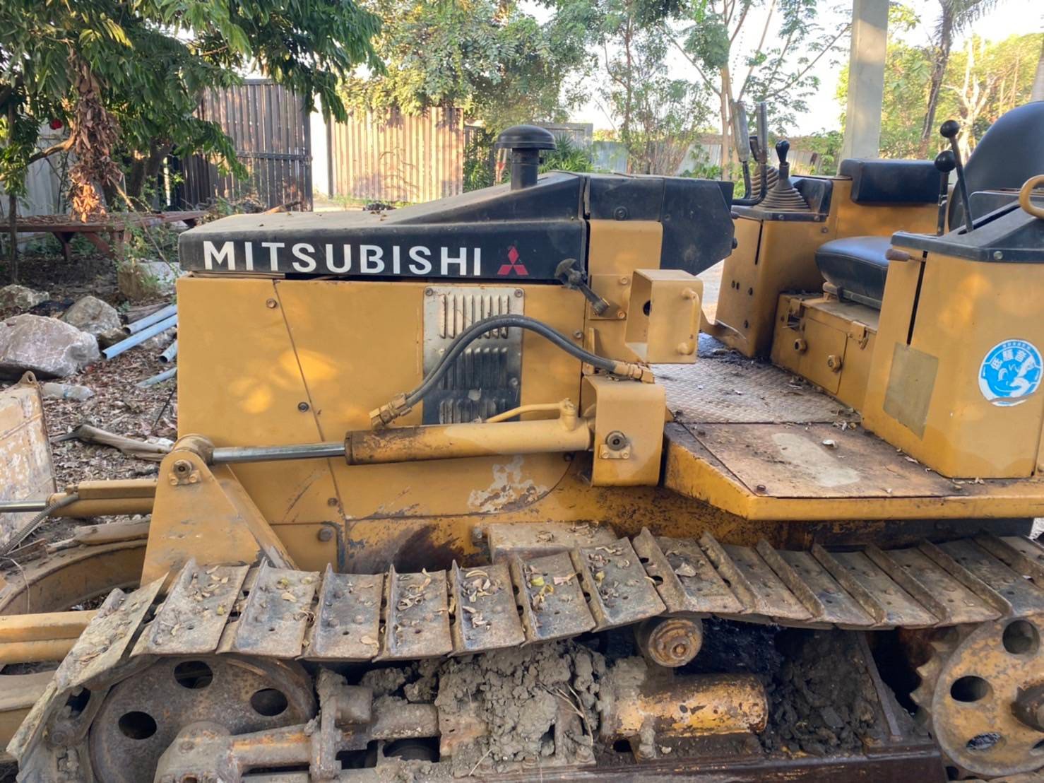 ขายแทรกเตอร์mitsubishi BD2G ตีนไก่ ใบมีดสไล้ ใช้งานปกติ รารา185,000บ.