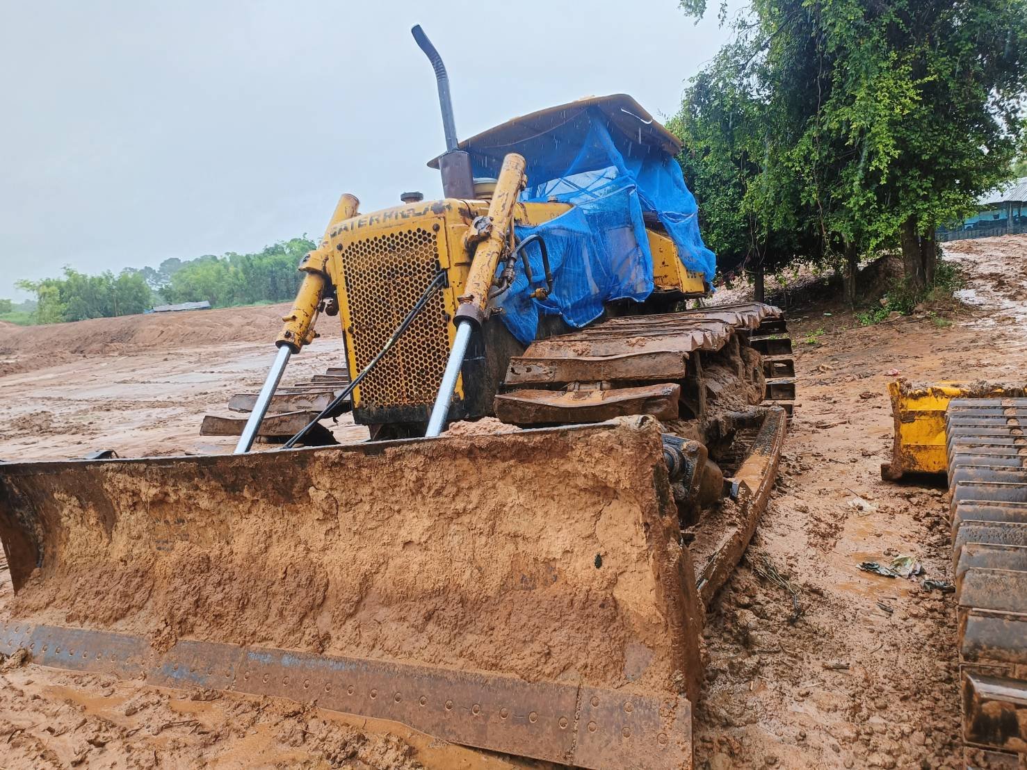 ขายแทรกเตอร์caterpillar  D5B ตีนเป็ด ใช้งานได้ดี  ราคา4.5แสน