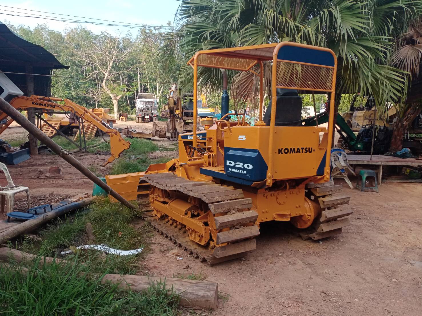 ขายแทรกเตอร์komatsu D20p-5ตีนเป็ด ใช้งานดีราคา200,000บ. ขายแทรกเตอร์komatsu D20p-5ตีนเป็ด ใช้งานดีราคา200,000บ.