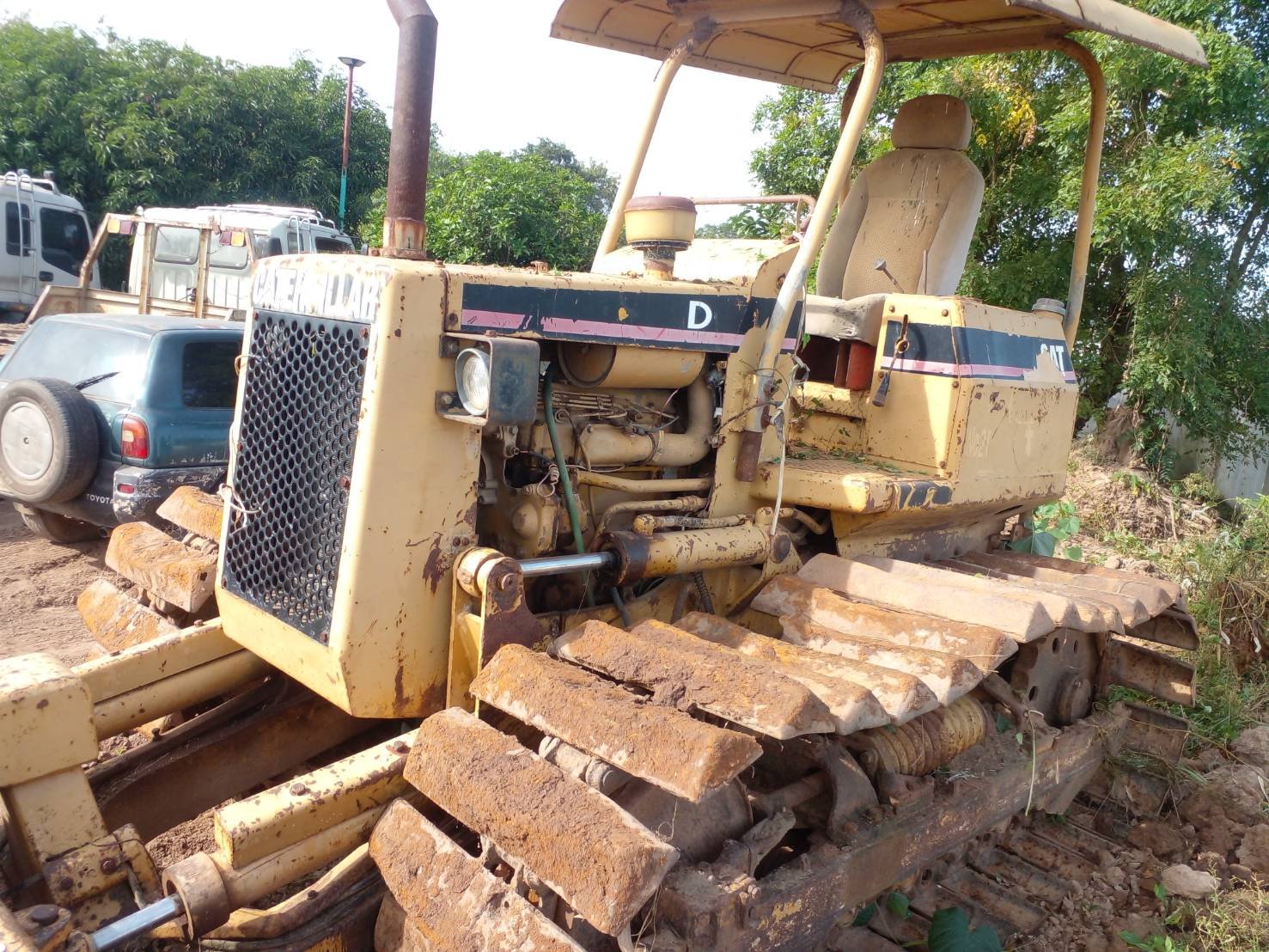 ขายแทรกเตอร์caterpillar D3Bตีนเป็ด ใบมีดสไล้ ใช้งานดี ราคา190,000บ.
