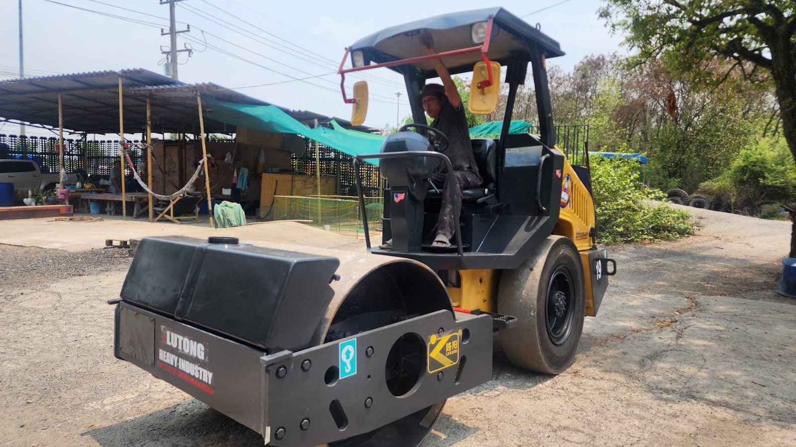 ขายรถบด7ตัน LTS 204H เบรคดาว บดยาง ใช้งานดี มีทะเบียน ราคา600,000บ.