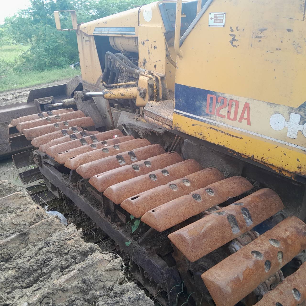 ขายแทรกเตอร์komatsu D20p-6ตีนเป็ด ใช้งานได้ ราคา150,000บ.