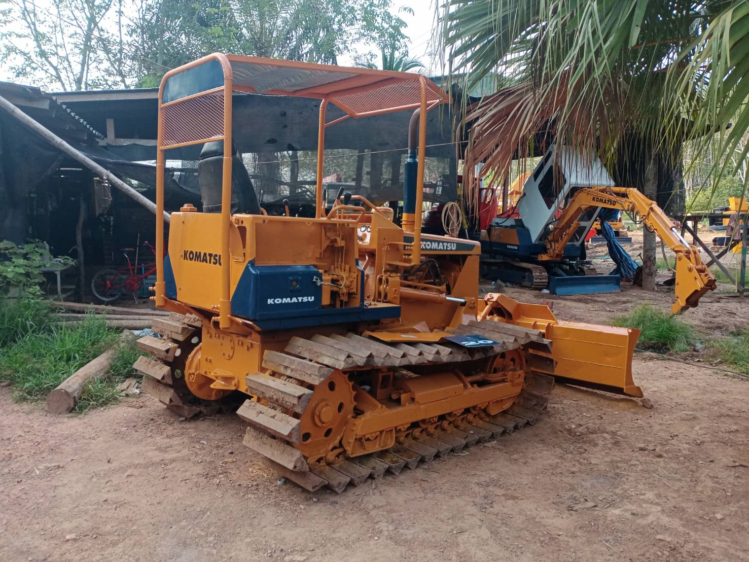 ขายแทรกเตอร์komatsu D20p-5ตีนเป็ด ใช้งานดีราคา200,000บ. ขายแทรกเตอร์komatsu D20p-5ตีนเป็ด ใช้งานดีราคา200,000บ.