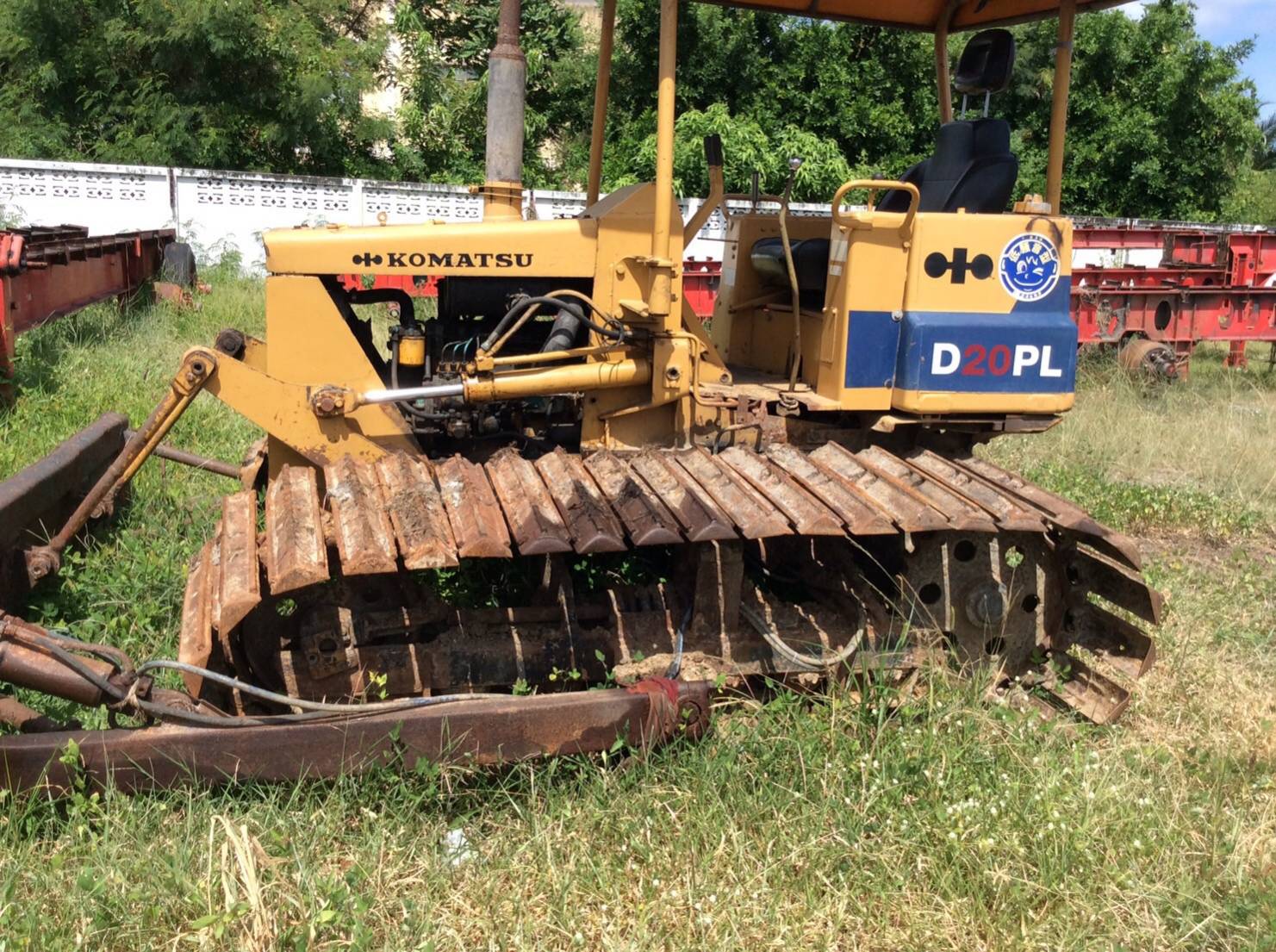 ขายแทรกเตอร์komatsu D20p-5แทรกตีนเป็ด 70ซม. รถใช้งานได้ปกติราคา210,000บ.