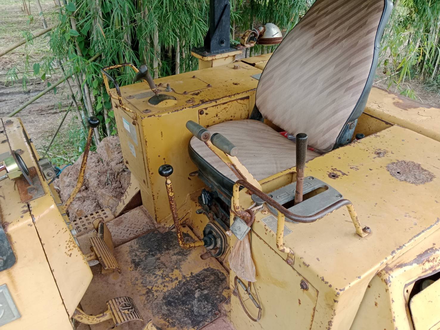 ขายแทรกเตอร์caterpillar D4Hตีนเป็ด เกียร์ตัด มีเล่มทะเบียน ใช้งานดี ราคา430,000บ.