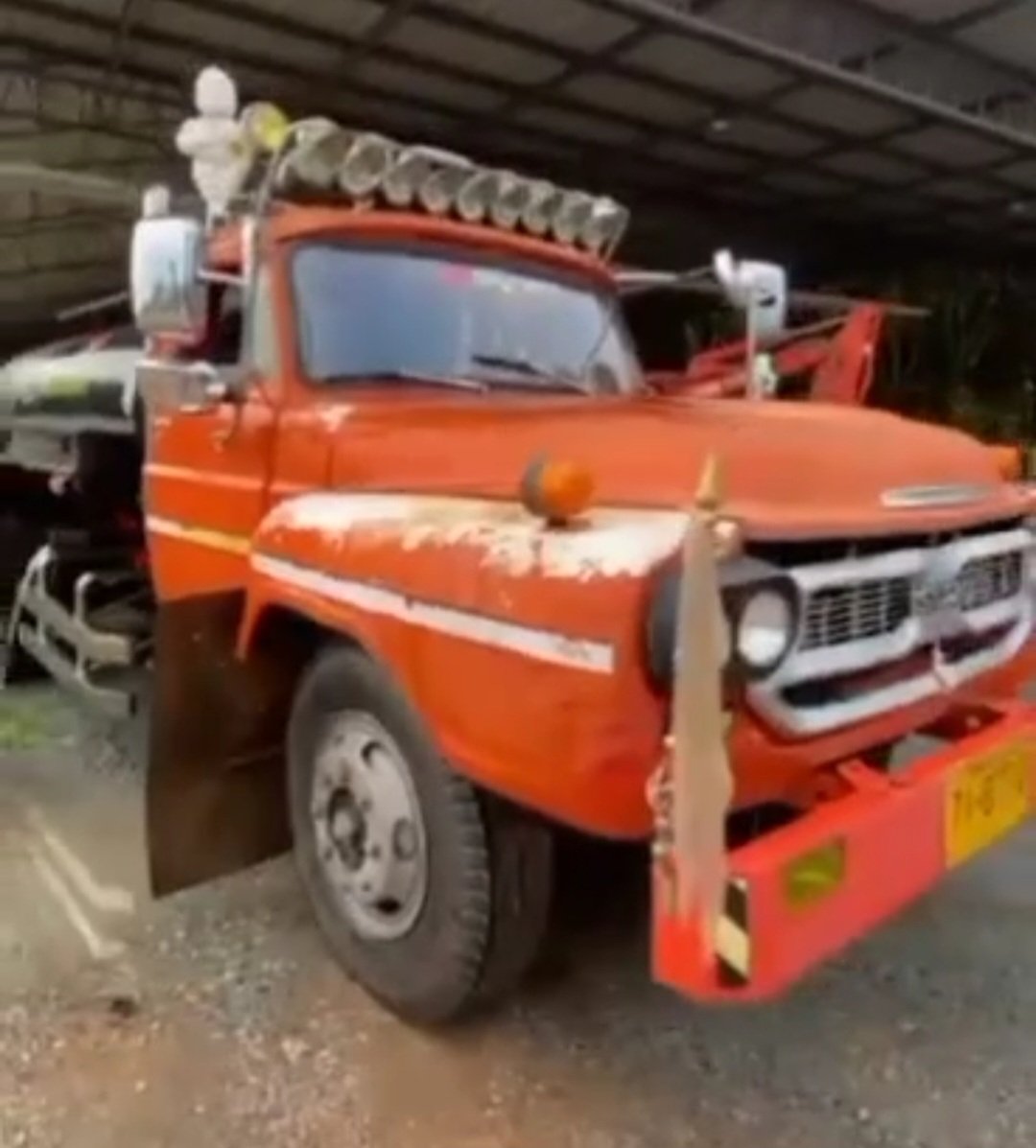 ขายรถสเปรน้ำ 6ล้อ isuzu 145 แรง เครื่อง6BB ใช้งานได้ดี เอกสารใบซื้อขาย195,000บ.