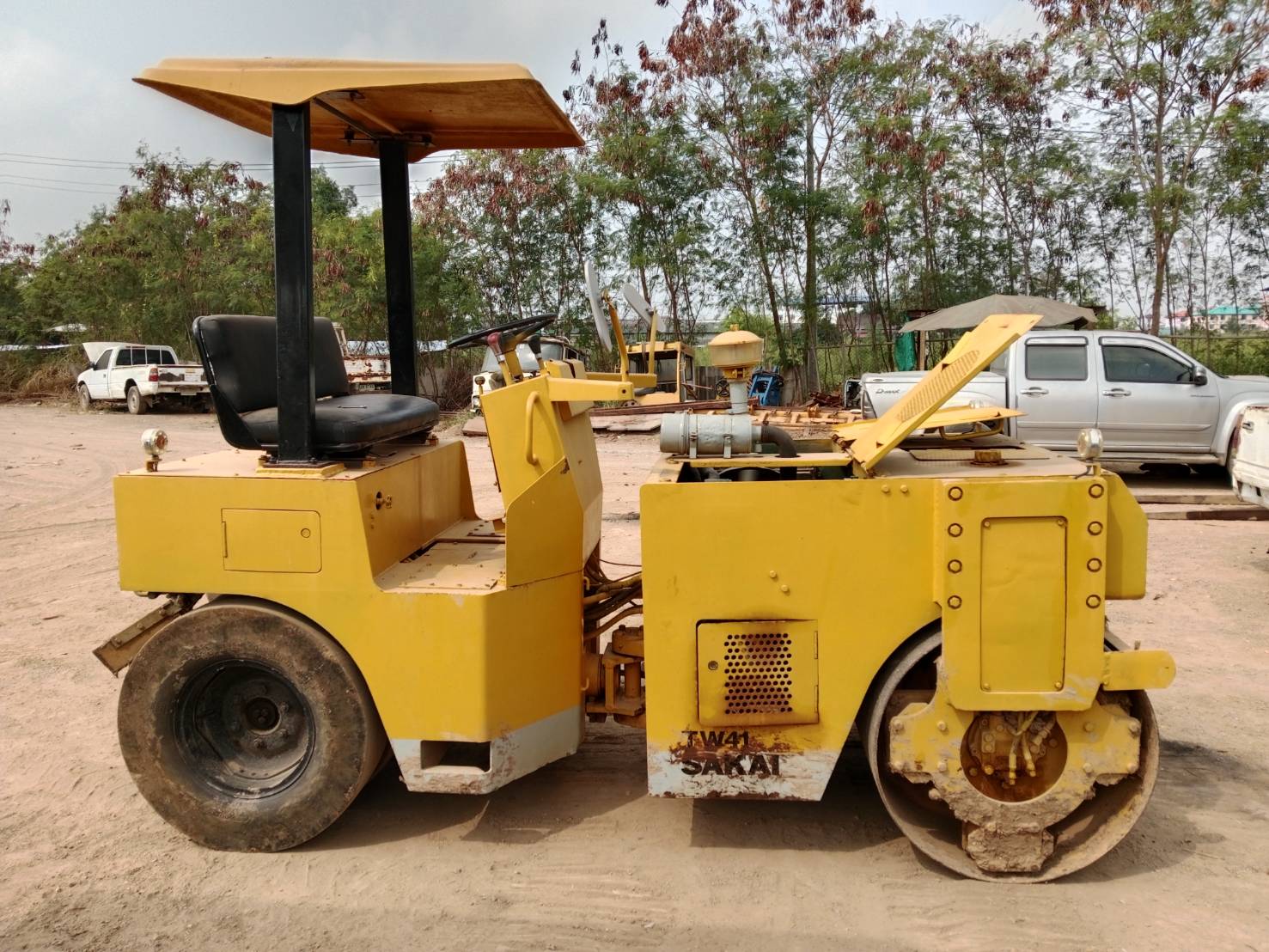 ขายรถบดsakai 4ตันสั่นสะเทือน ใช้งานปกติ ราคา285,000บ. ขายรถบดsakai 4ตันสั่นสะเทือน ใช้งานปกติ ราคา285,000บ.