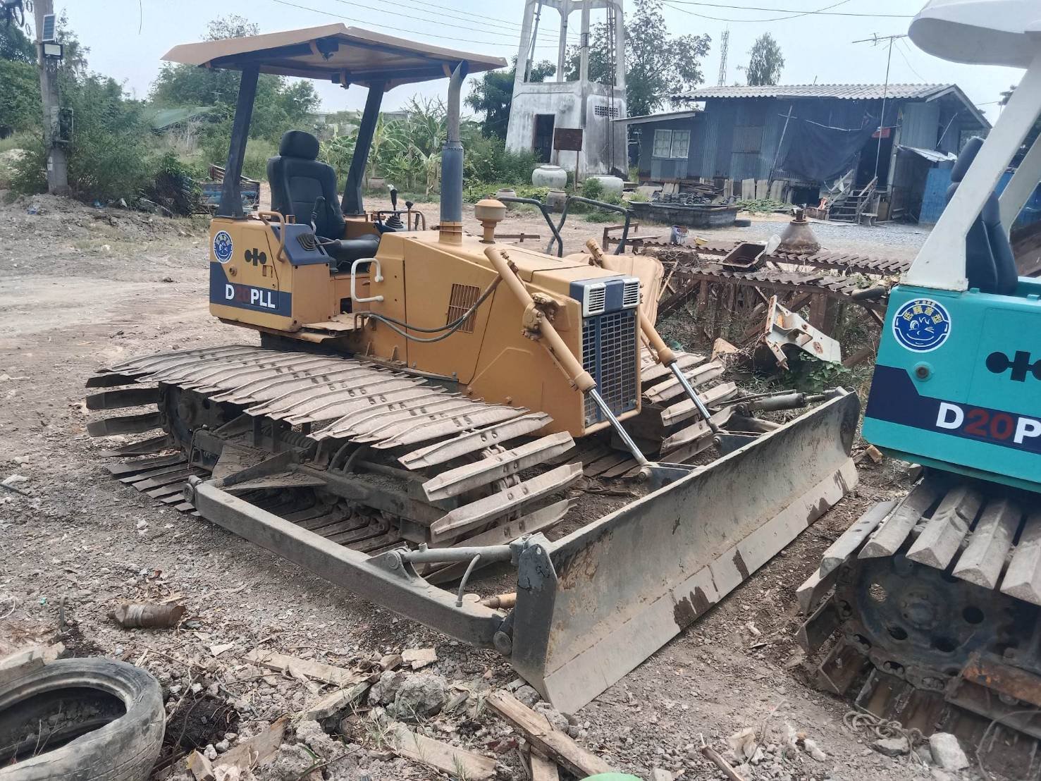 ขายแทรกเตอร์komatsu D20pll-7ใบตีนเป็ดกว้าง1เมตร ใช้งานได้ดีปกติราคา280,000บ.