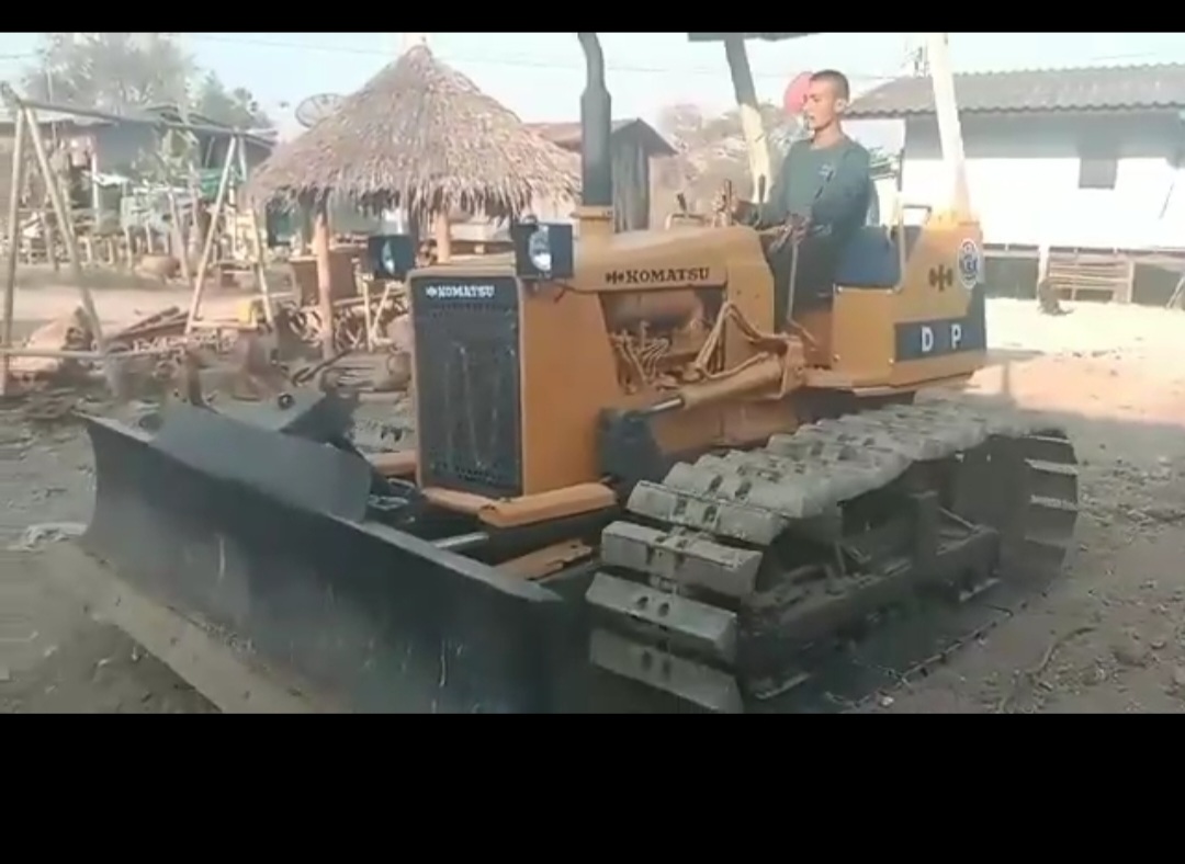 ขายแทรกเตอร์Komatsu D20p-6ตีนเป็ด รถใช้งานดี ใบสวยราคา215,000บ.