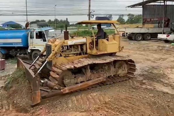 ขายแทรกเตอร์caterpillar D5Bตีนเป็ด เกียร์ตัด เอกสารใบซื้อขาย รถใช้งานดี แรงดี ใช้งานปกติราคา470,000บ.
