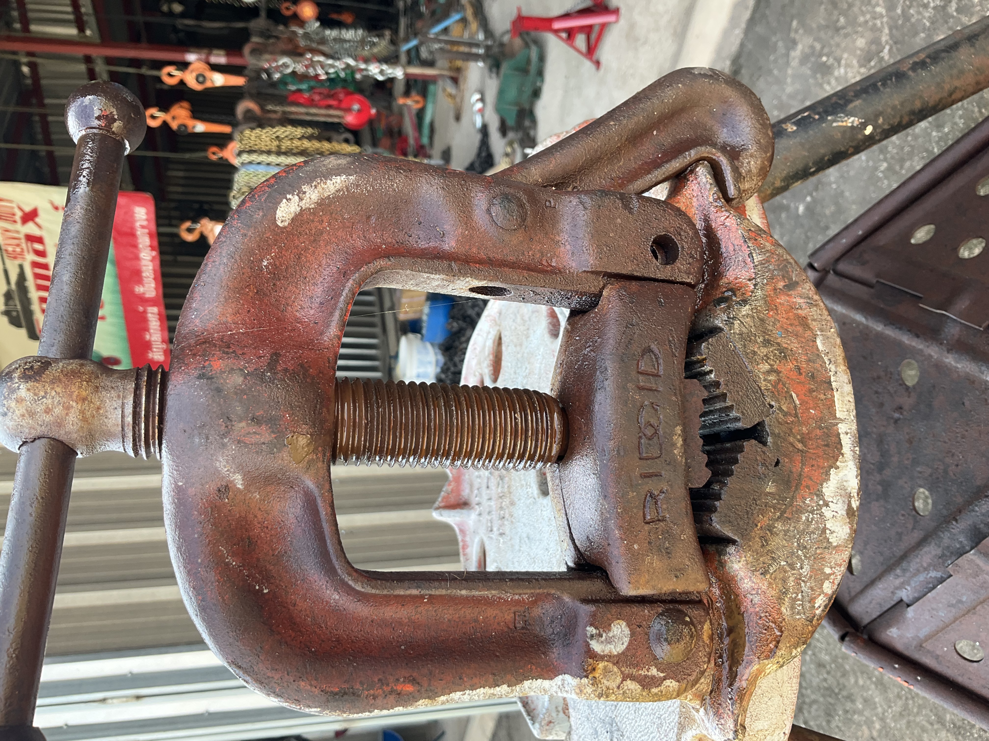 แท่นจับแป๊บ RIDGID พับได้ แท่นจับแป๊บ RIDGID พับได้