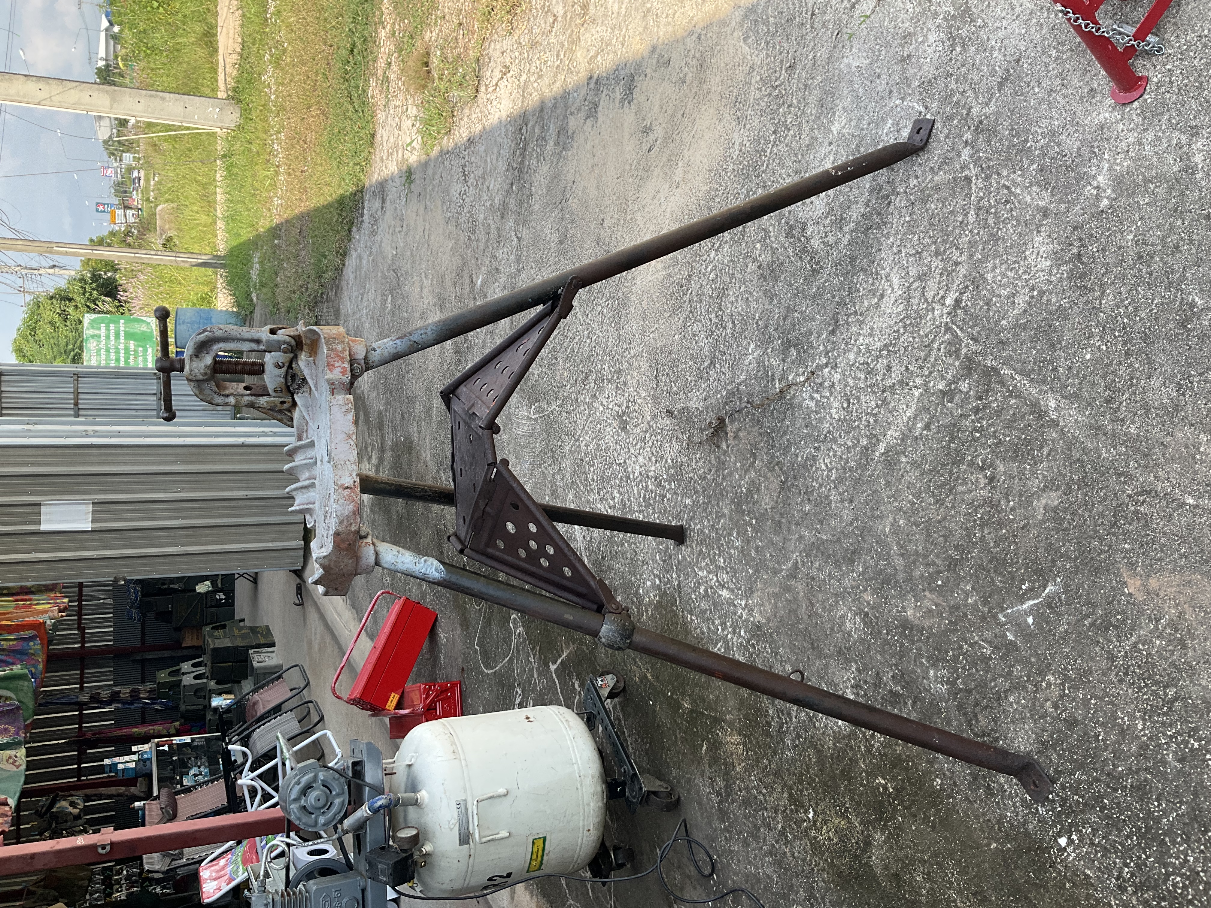 แท่นจับแป๊บ RIDGID พับได้ แท่นจับแป๊บ RIDGID พับได้
