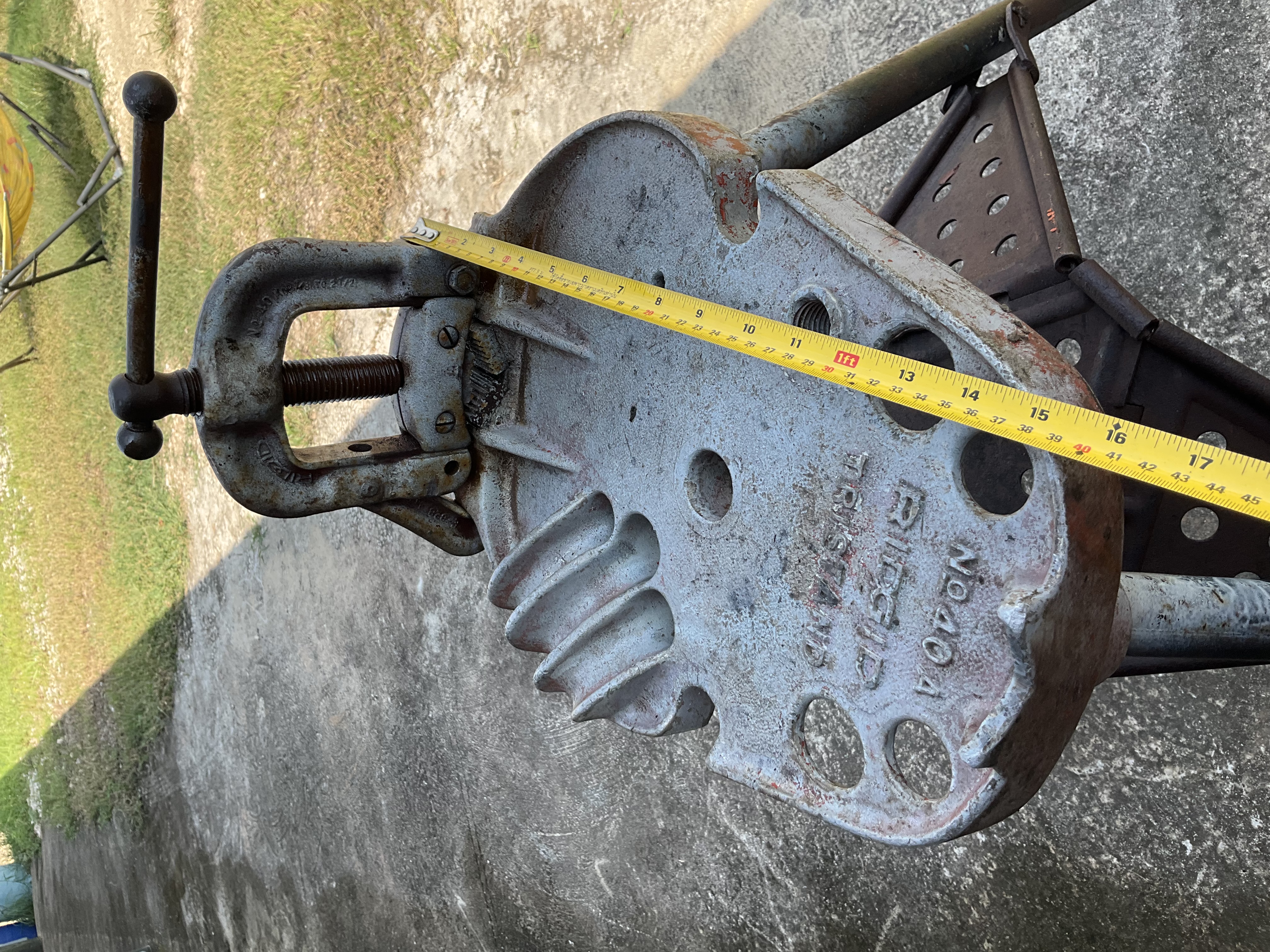 แท่นจับแป๊บ RIDGID พับได้