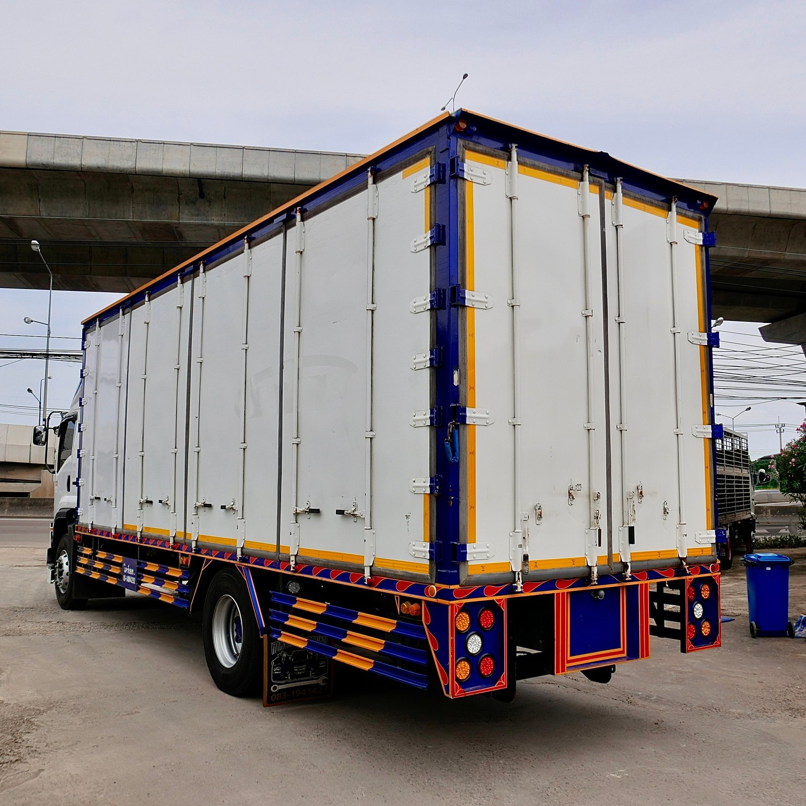 ตู้สิบบาน ISUZU FTR 240 ปี 65 ตู้สิบบาน ISUZU FTR 240 ปี 65