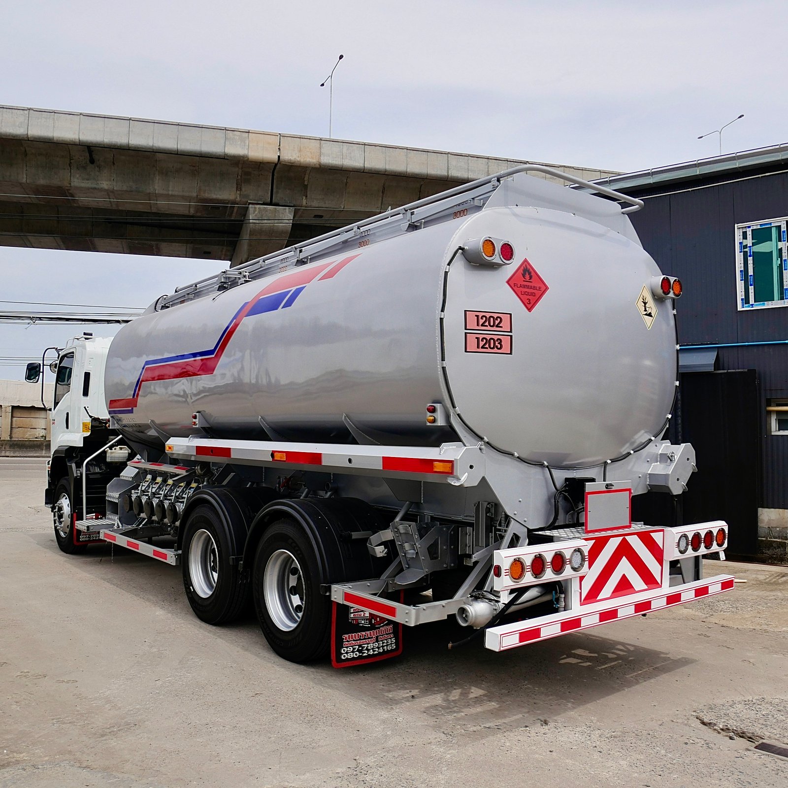 ISUZU FVM 240 รถน้ำมัน ISUZU FVM 240 รถน้ำมัน