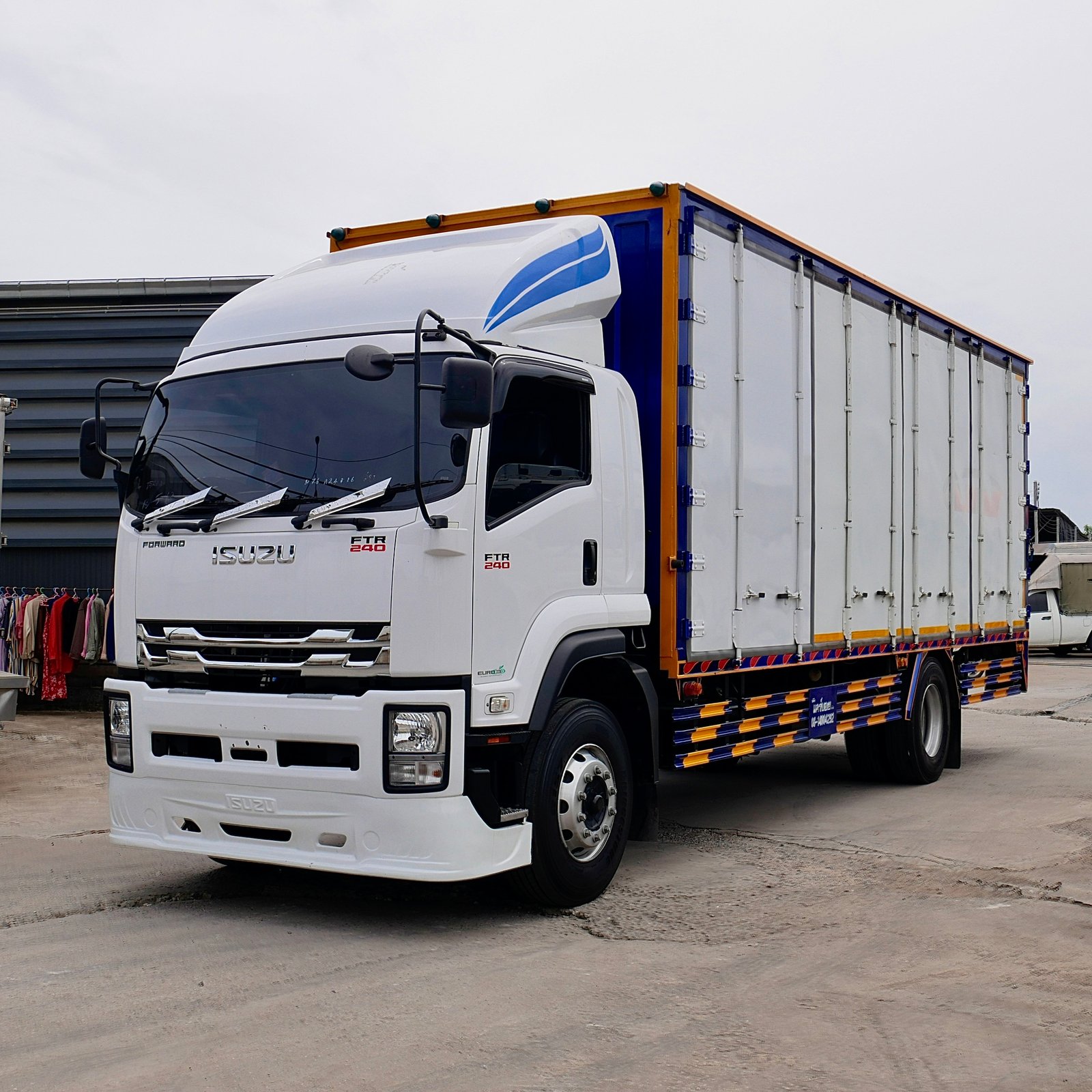 ตู้สิบบาน ISUZU FTR 240 ปี 65 ตู้สิบบาน ISUZU FTR 240 ปี 65