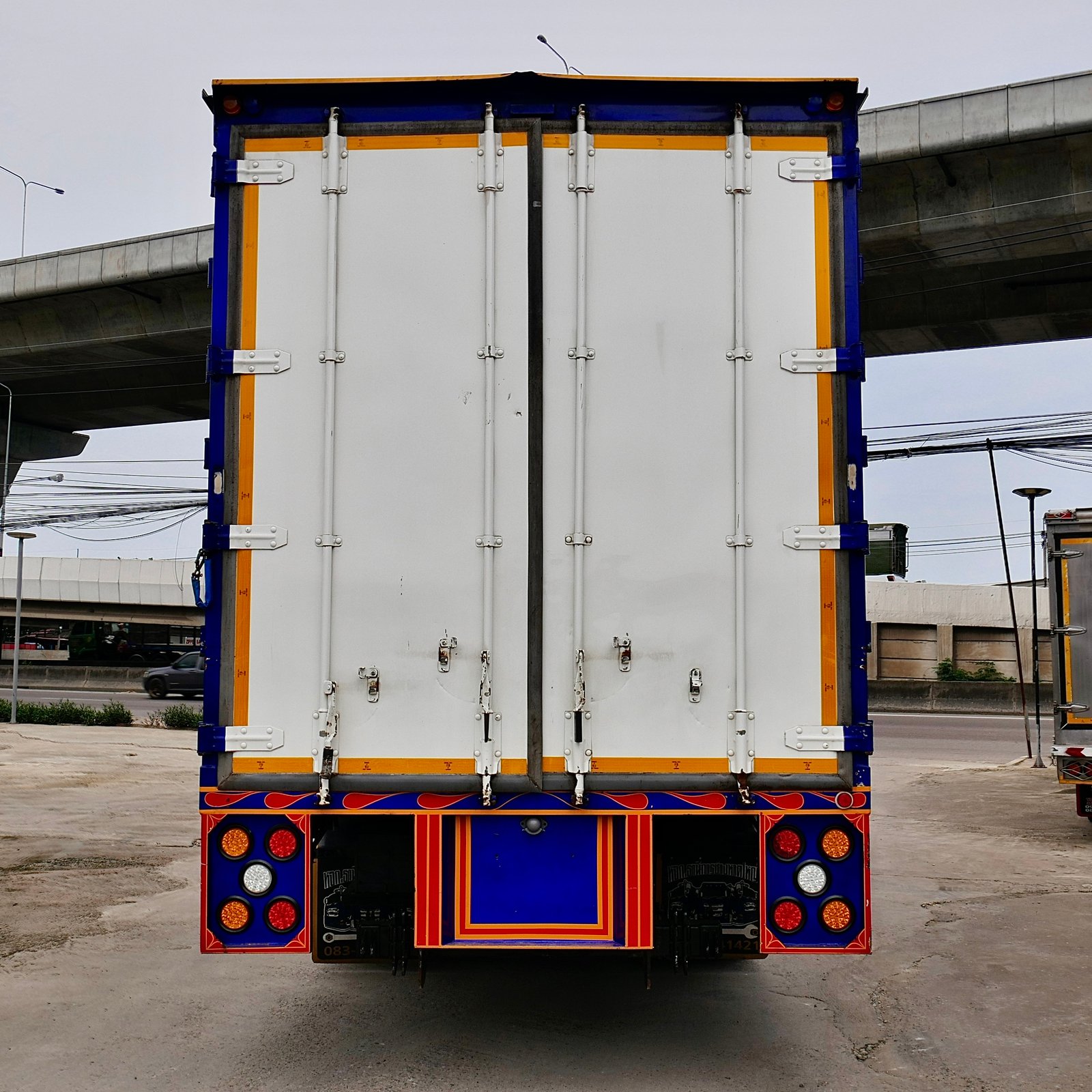 ตู้สิบบาน ISUZU FTR 240 ปี 65 ตู้สิบบาน ISUZU FTR 240 ปี 65