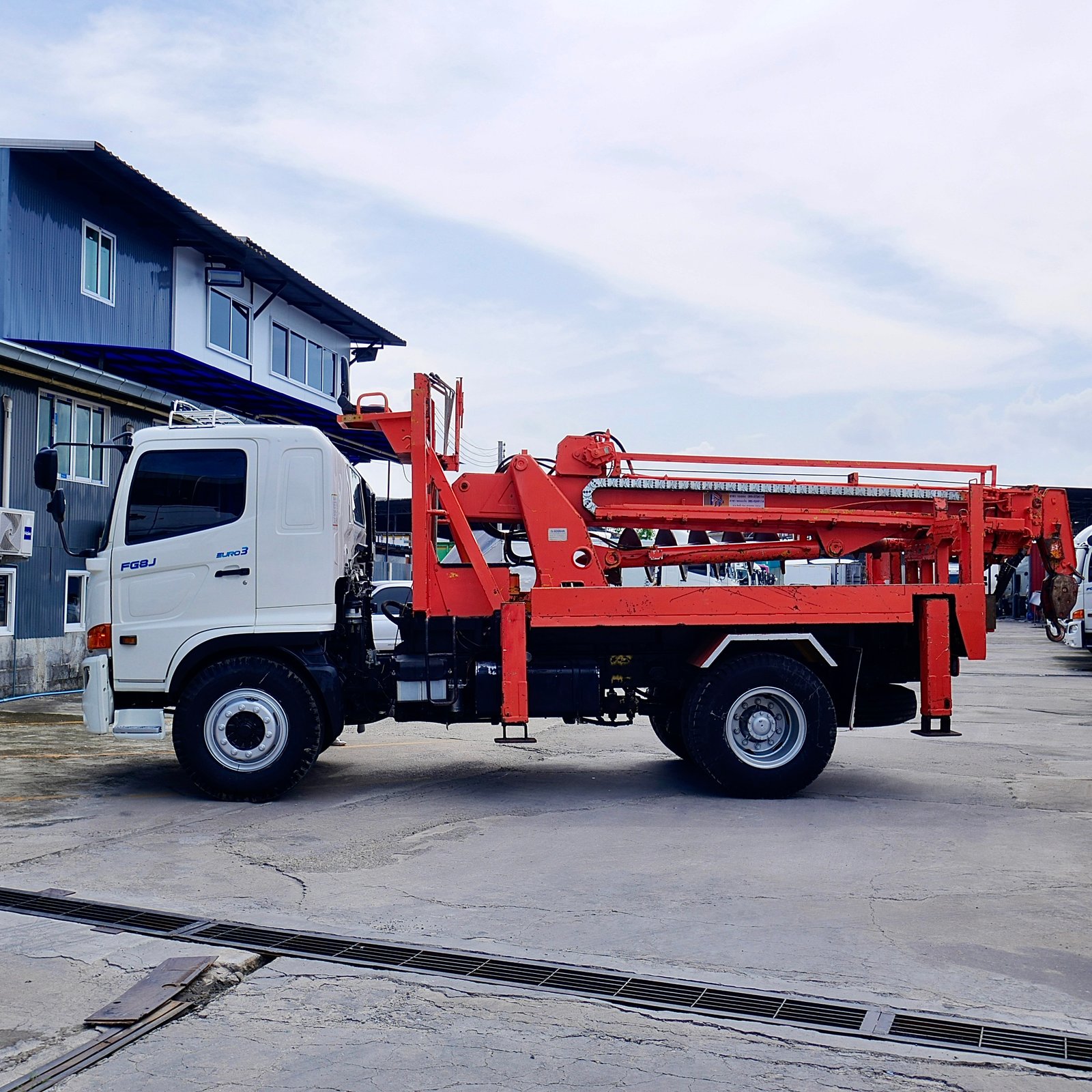 Hino FG8J 240 แรง ปี 68 แท่นขุด Hino FG8J 240 แรง ปี 68 แท่นขุด
