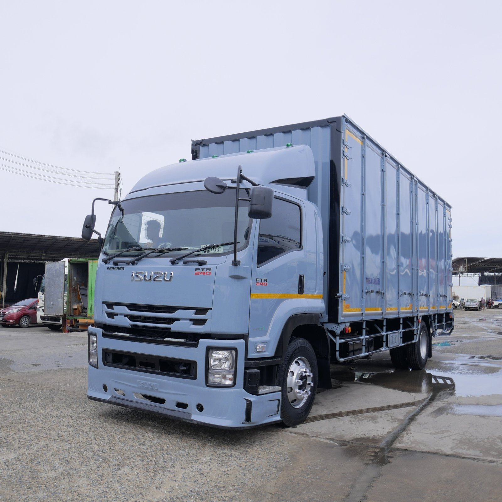 ISUZU FTR 240 ปี 55 ขึ้นตู้ใหม่เลือกสีได้ ISUZU FTR 240 ปี 55 ขึ้นตู้ใหม่เลือกสีได้