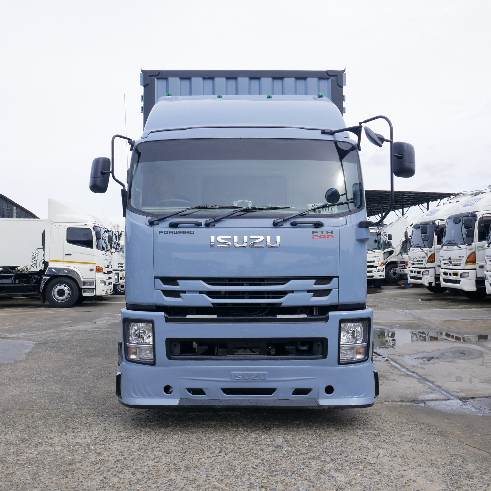 ISUZU FTR 240 ปี 55 ขึ้นตู้ใหม่เลือกสีได้ ISUZU FTR 240 ปี 55 ขึ้นตู้ใหม่เลือกสีได้