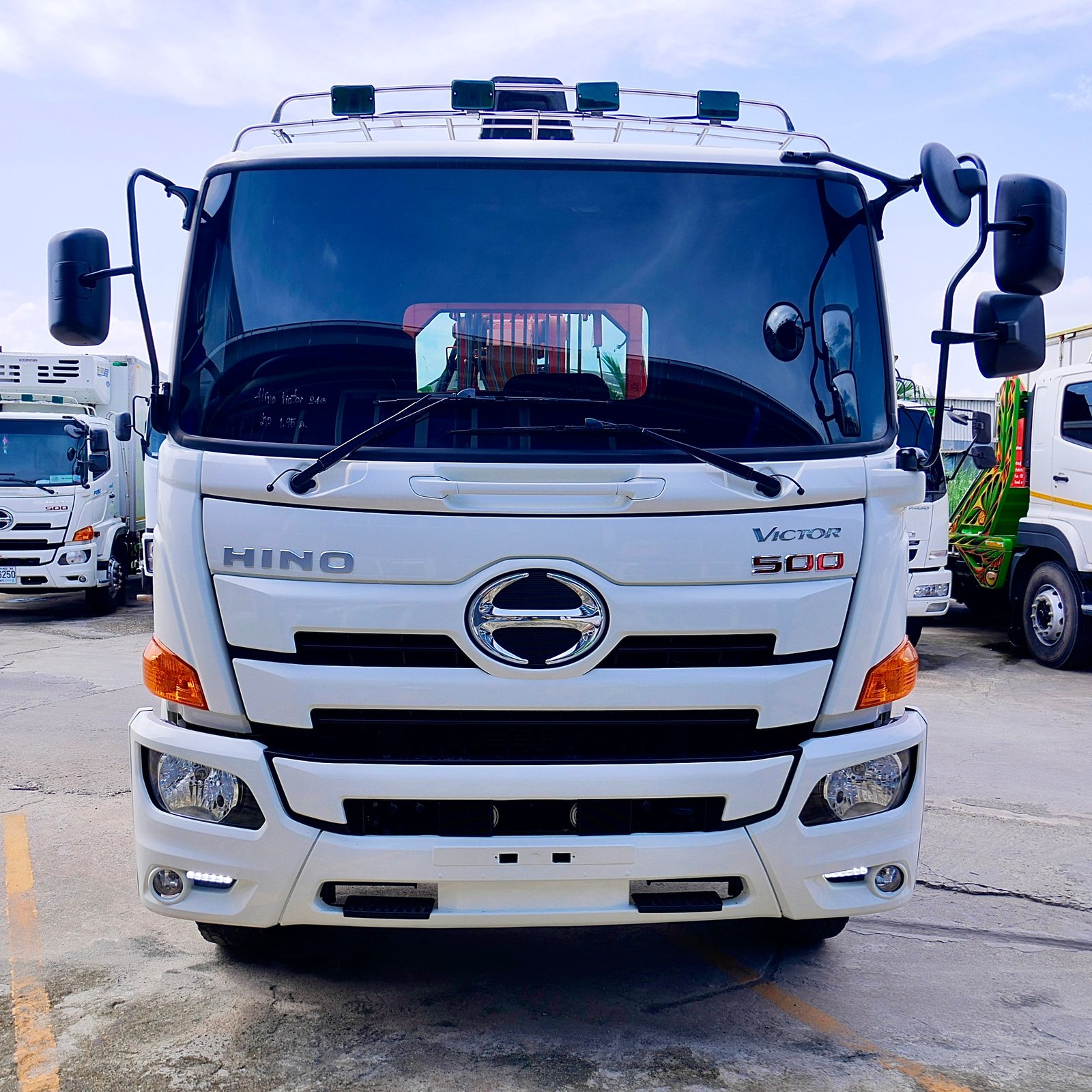 Hino FG8J 240 แรง ปี 68 แท่นขุด Hino FG8J 240 แรง ปี 68 แท่นขุด
