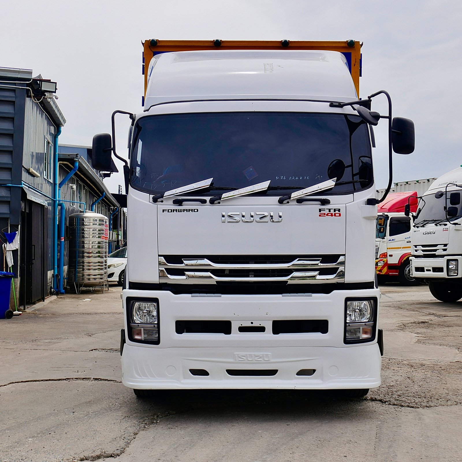 ตู้สิบบาน ISUZU FTR 240 ปี 65 ตู้สิบบาน ISUZU FTR 240 ปี 65