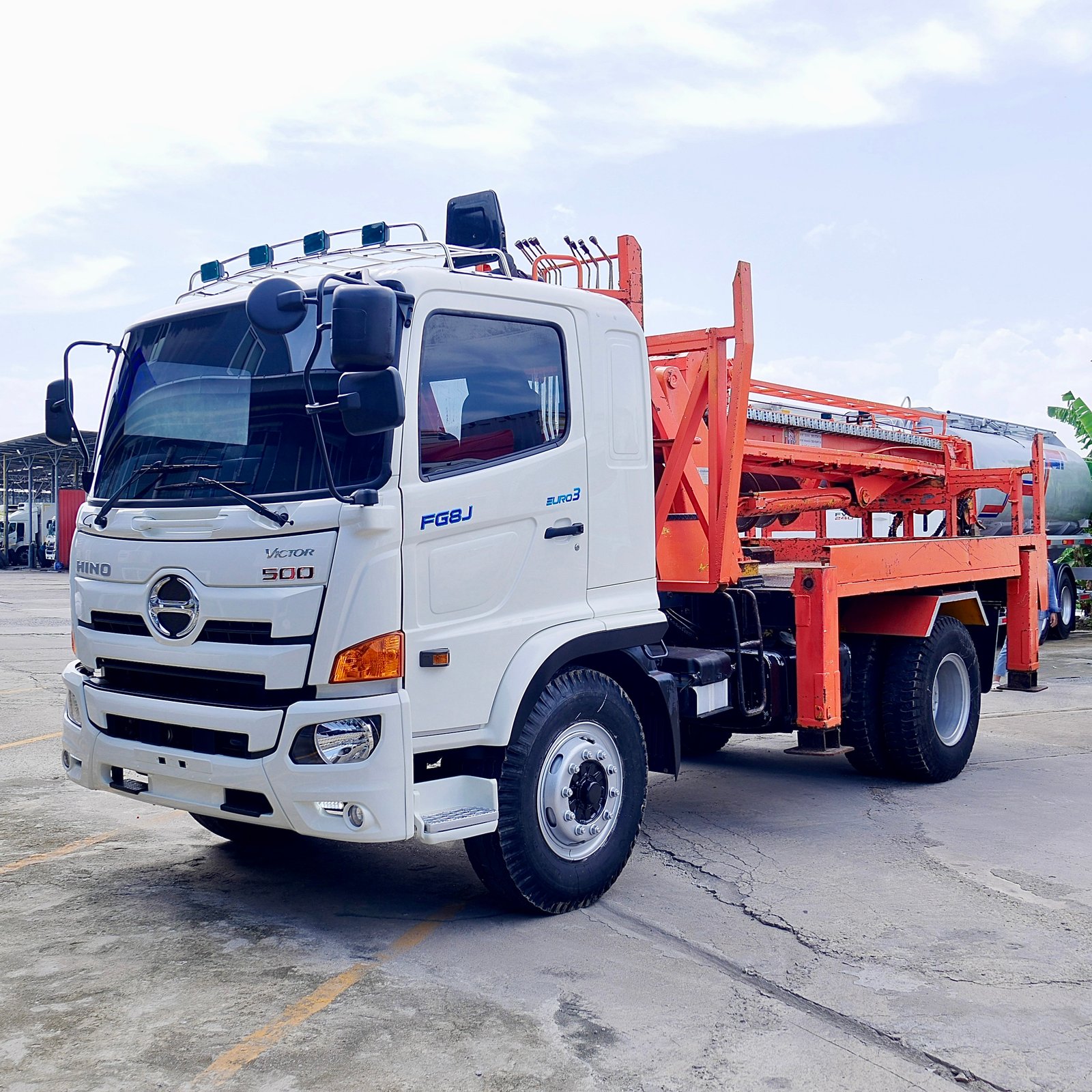 Hino FG8J 240 แรง ปี 68 แท่นขุด Hino FG8J 240 แรง ปี 68 แท่นขุด