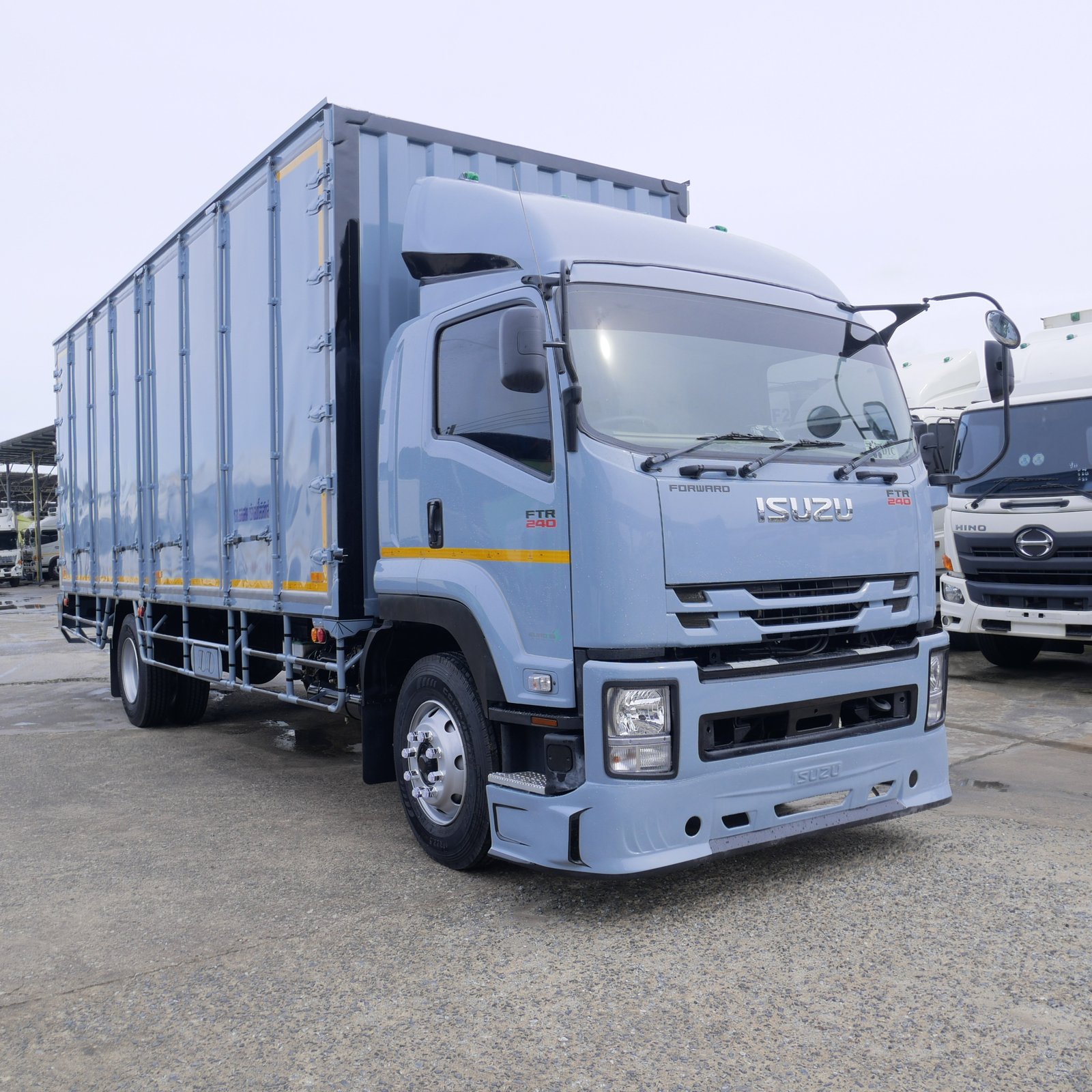ISUZU FTR 240 ปี 55 ขึ้นตู้ใหม่เลือกสีได้