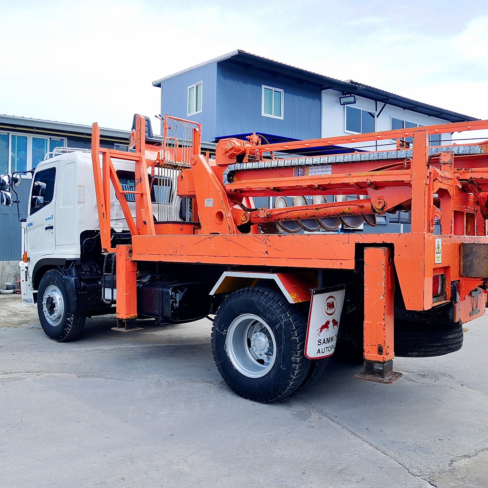 Hino FG8J 240 แรง ปี 68 แท่นขุด Hino FG8J 240 แรง ปี 68 แท่นขุด