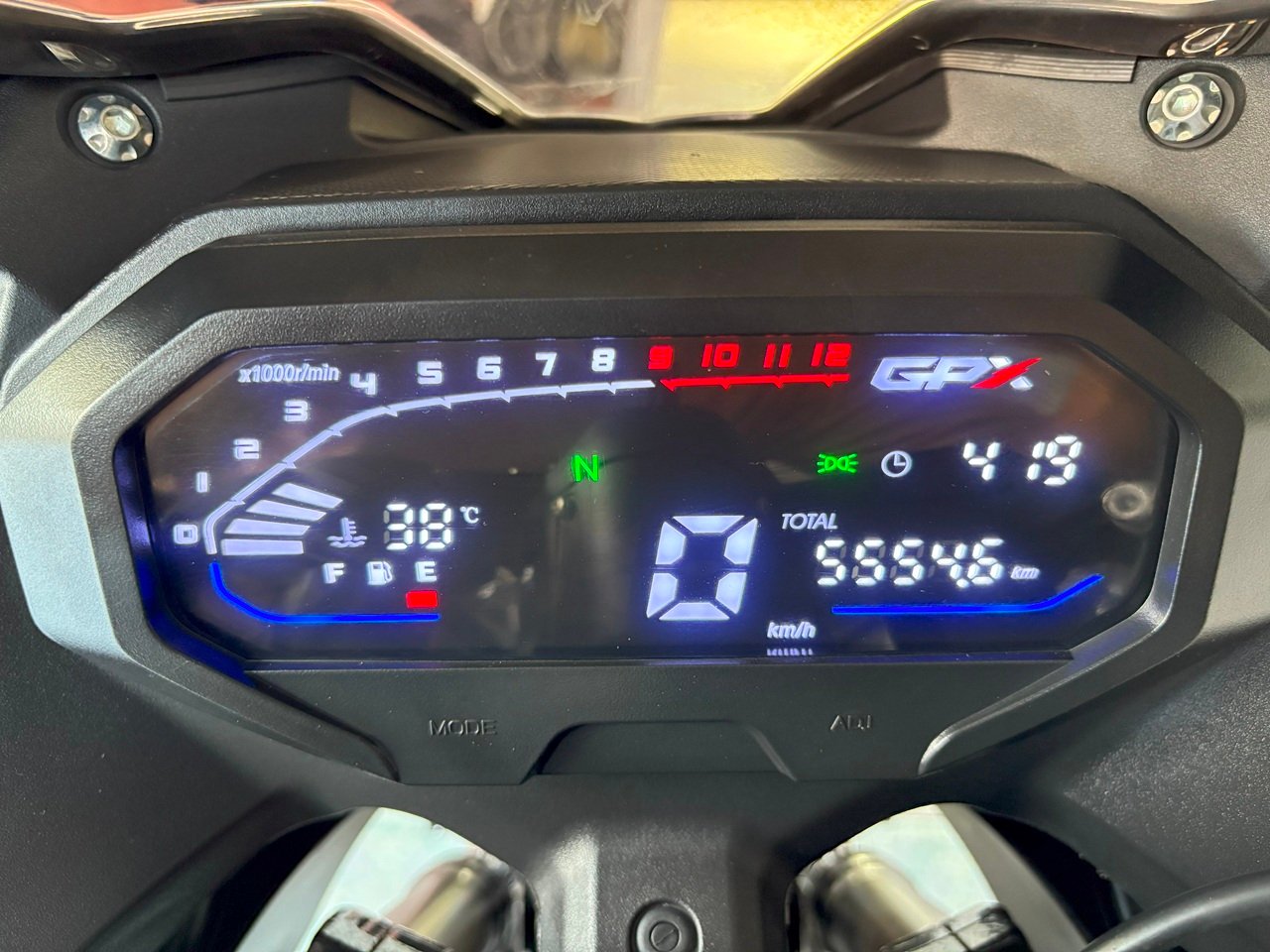 Demon GR200 4V โฉม2024 ไม่เคยล้ม สภาพใสกริ๊บ สีเดิมโรงงาน เครื่องดี เอกสารครบ ผ่อนได้ ไม่ต้องค้ำ วิ่