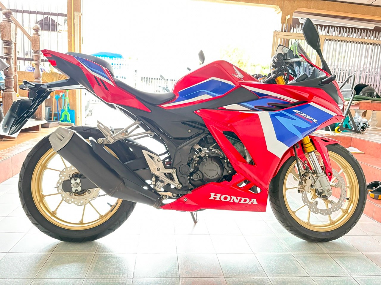 CBR150R ABS โฉม2023 รถมือเดียว ดูแลดี สภาพพร้อมใช้ เครื่องแน่น ชุดสีสวย ผ่อนได้ทุกจังหวัด จัดส่งได้ท