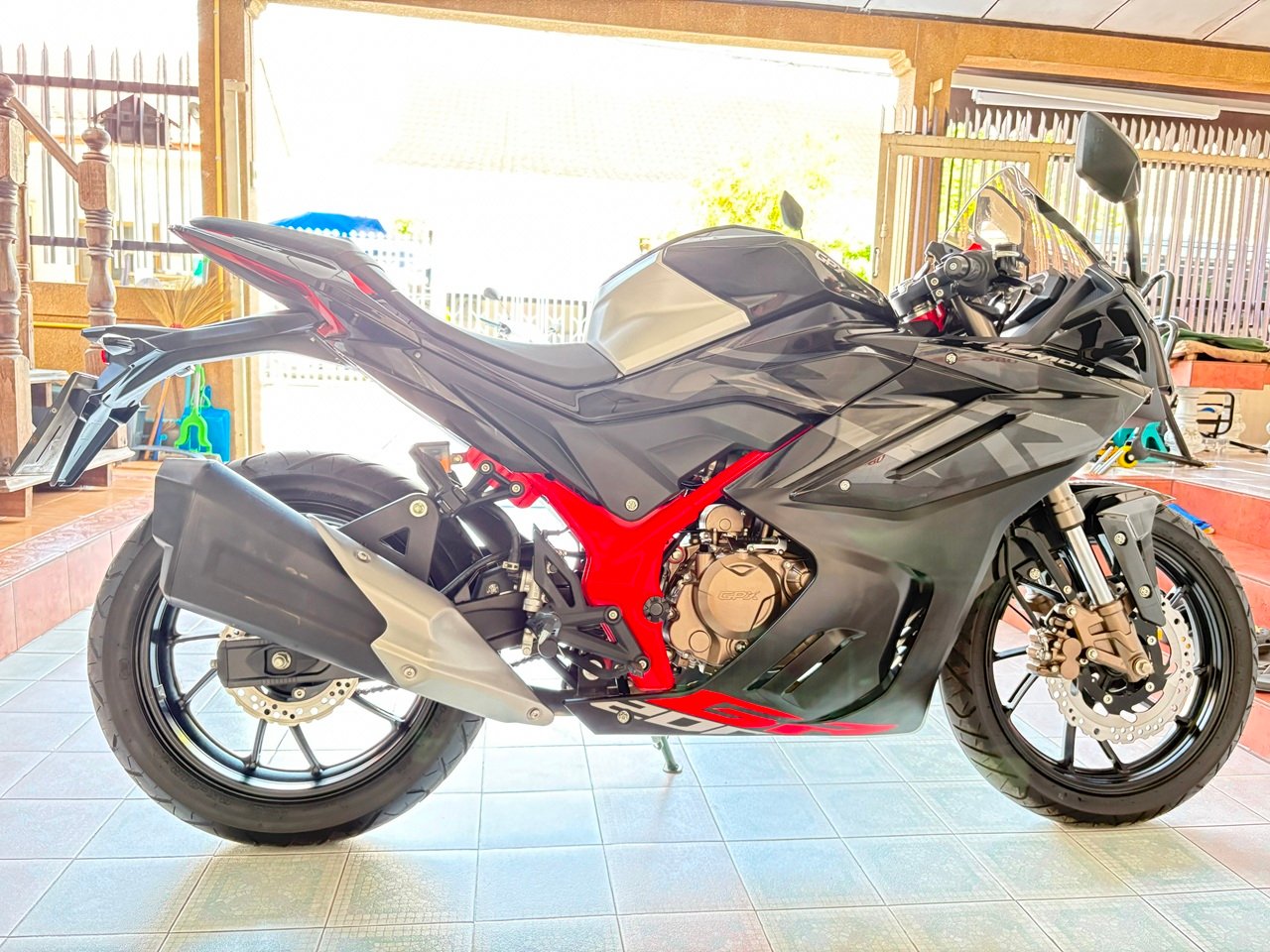 Demon GR200 4V โฉม2024 ไม่เคยล้ม สภาพใสกริ๊บ สีเดิมโรงงาน เครื่องดี เอกสารครบ ผ่อนได้ ไม่ต้องค้ำ วิ่