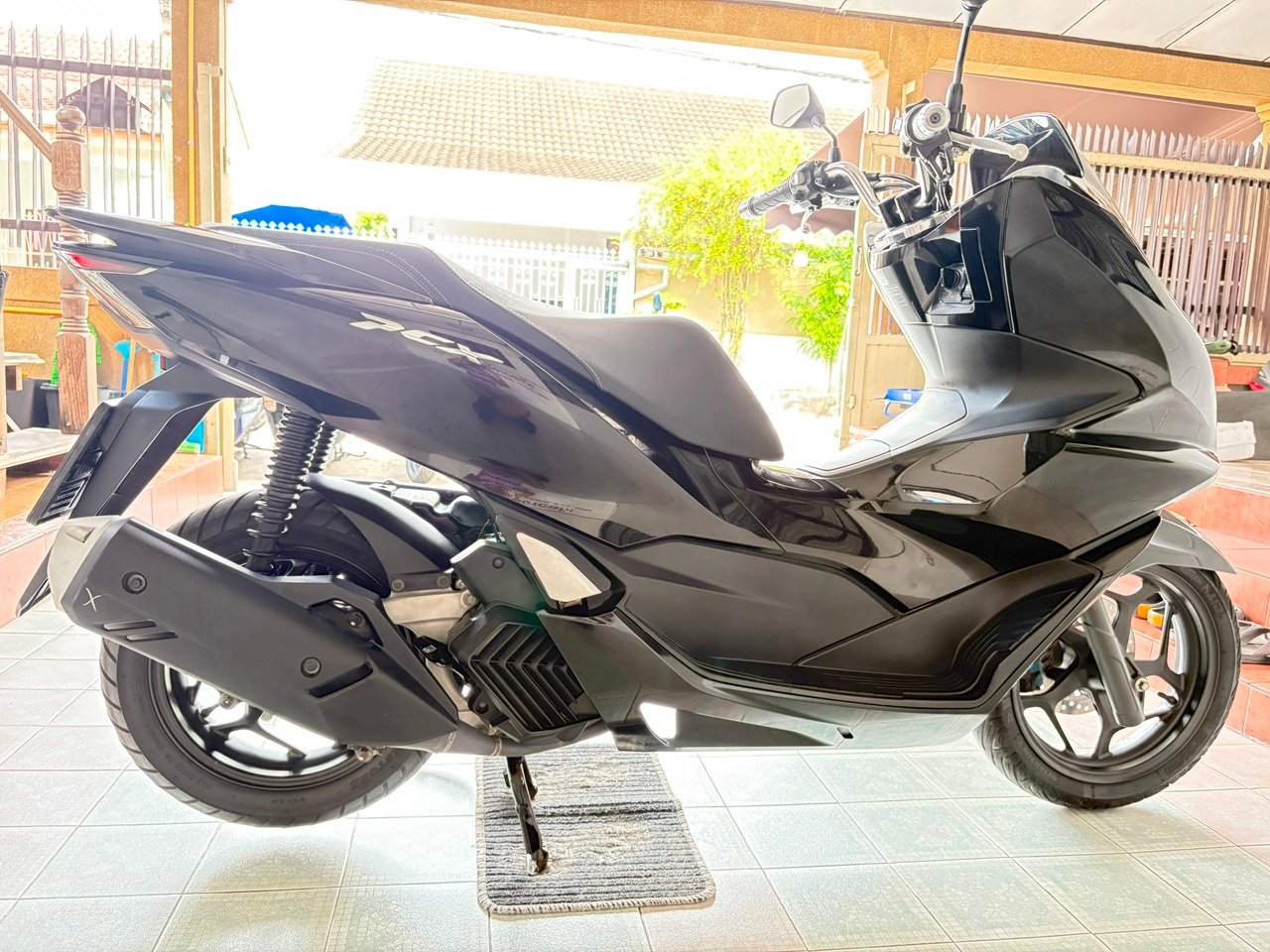 PCX160 โฉม2023 สภาพซื้อจอด กุญแจครบ สีเดิมโรงงาน รถมือเดียว เอกสารครบ มีรับประกัน ผ่อนได้ทั่วไทย วิ่