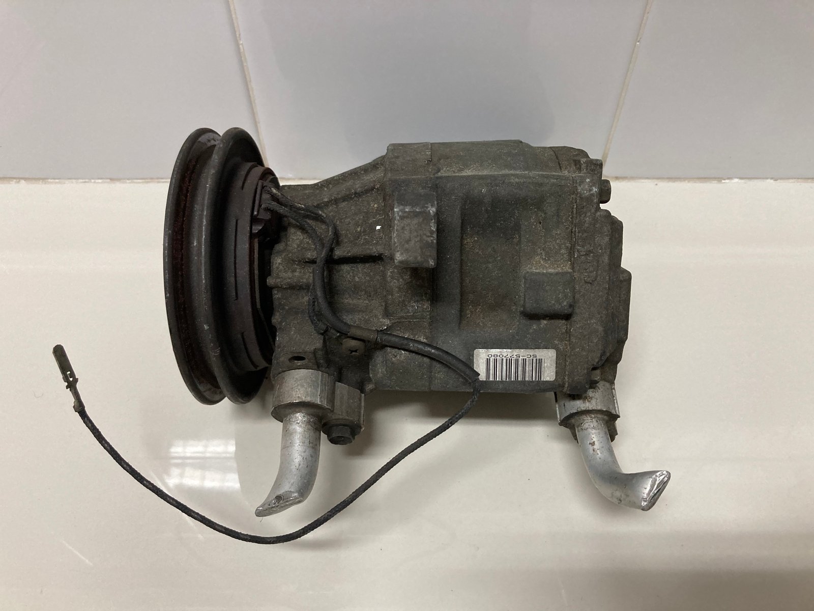 ขายคอมแอร์มิร่ามือสองไม่กินแรงเครื่องรุ่น DENSO รุ่น HFC 134a รหัส SC08E