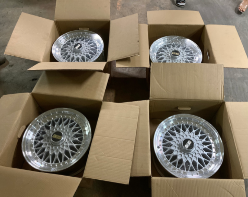 ขายล้อแม็กซ์ลายรังผี้งขอบ 16 นิ้ว กว้าง 7 นิ้วสั้น 6 รู 139.7 ET0