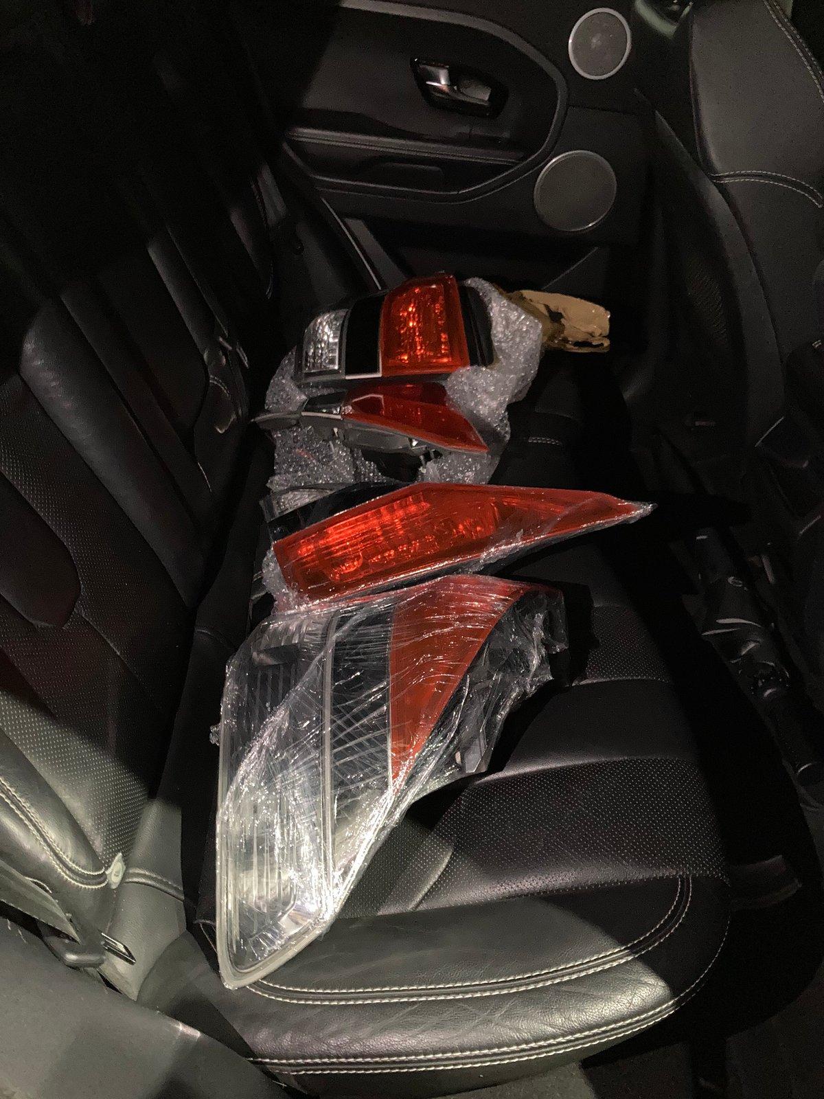 ขายไฟท้ายแต่งขาวแดงของรถยนต์ TOYOTA รุ่น VELLFIRE 2.4-3.5L ปี 2008-2014